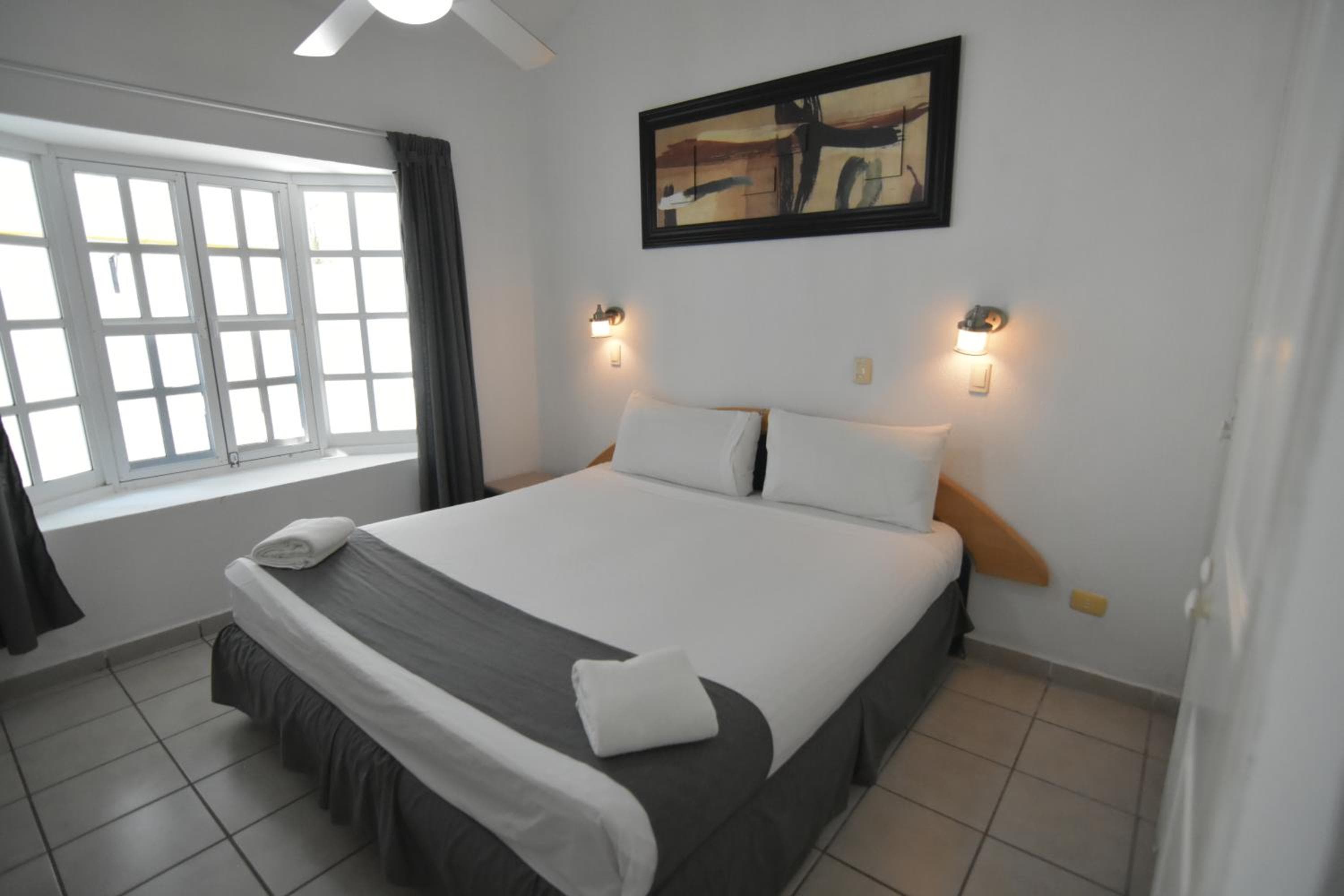 Tulipanes Cancun — 14