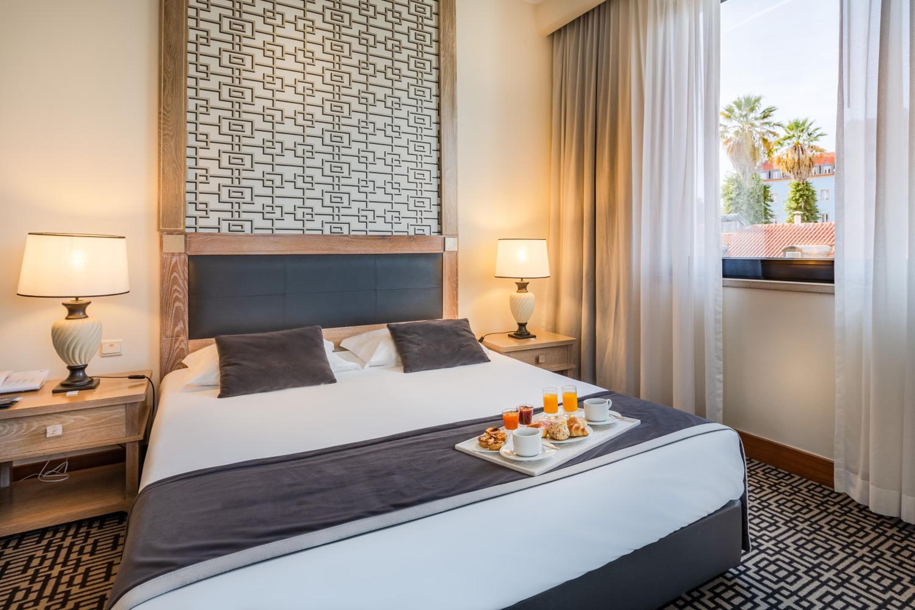 Hotel Mundial — 8
