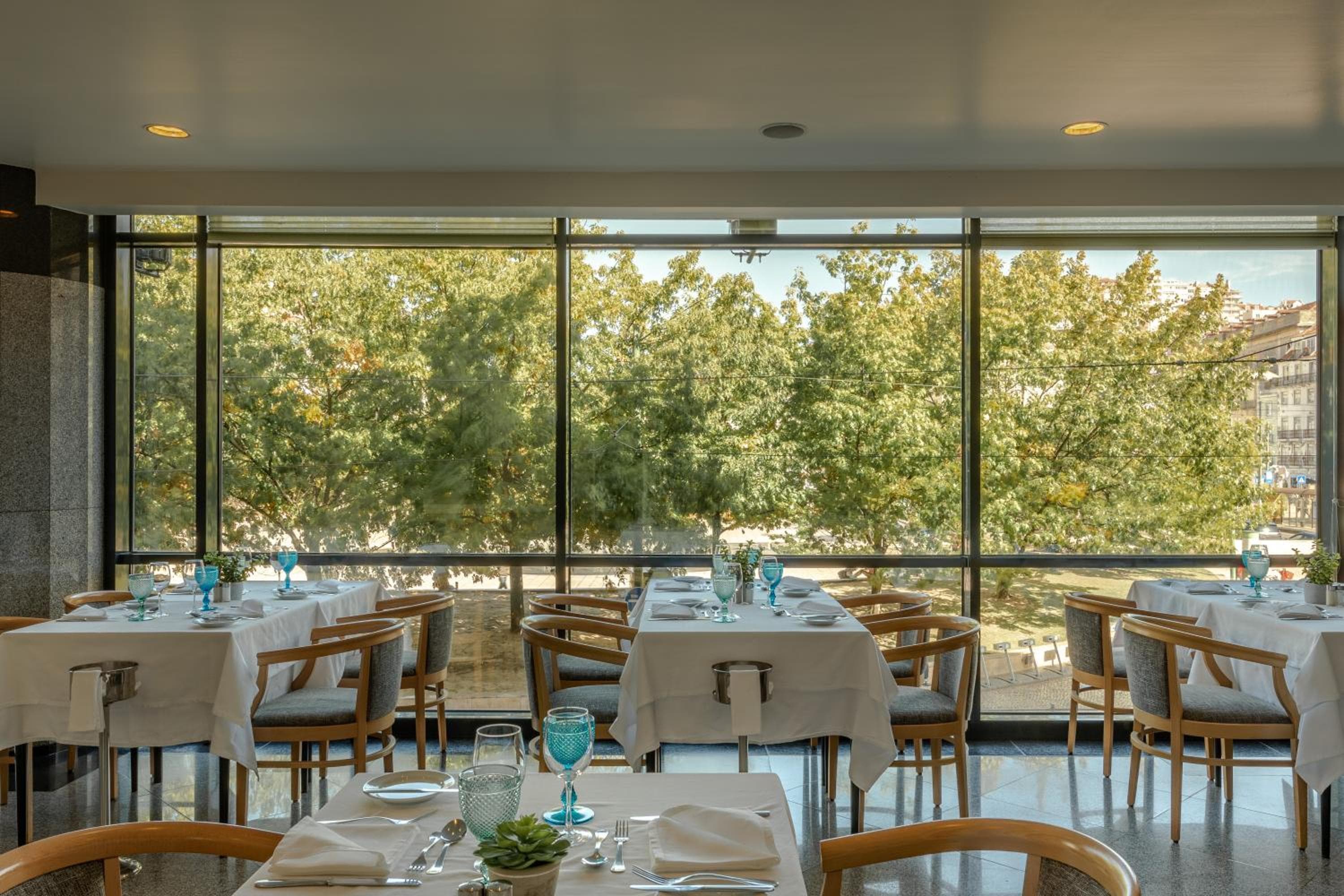Hotel Mundial — 18