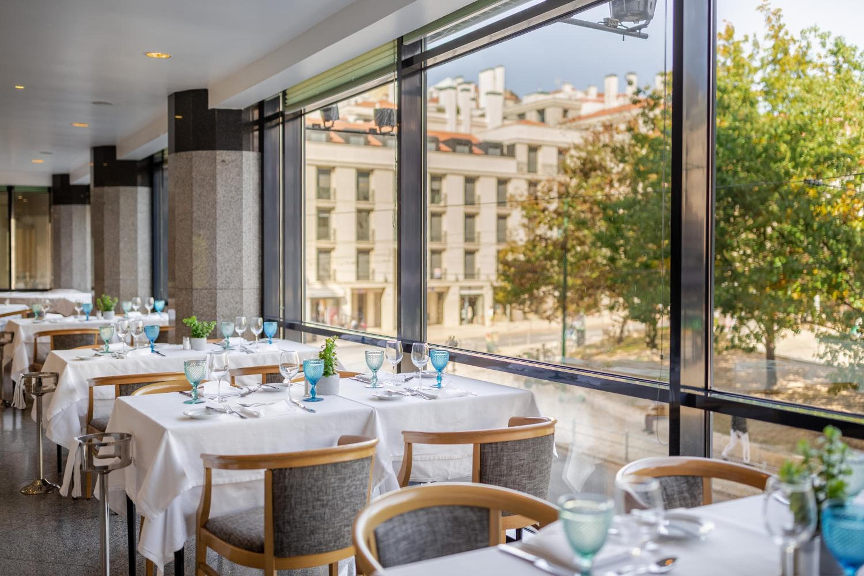 Hotel Mundial — 16