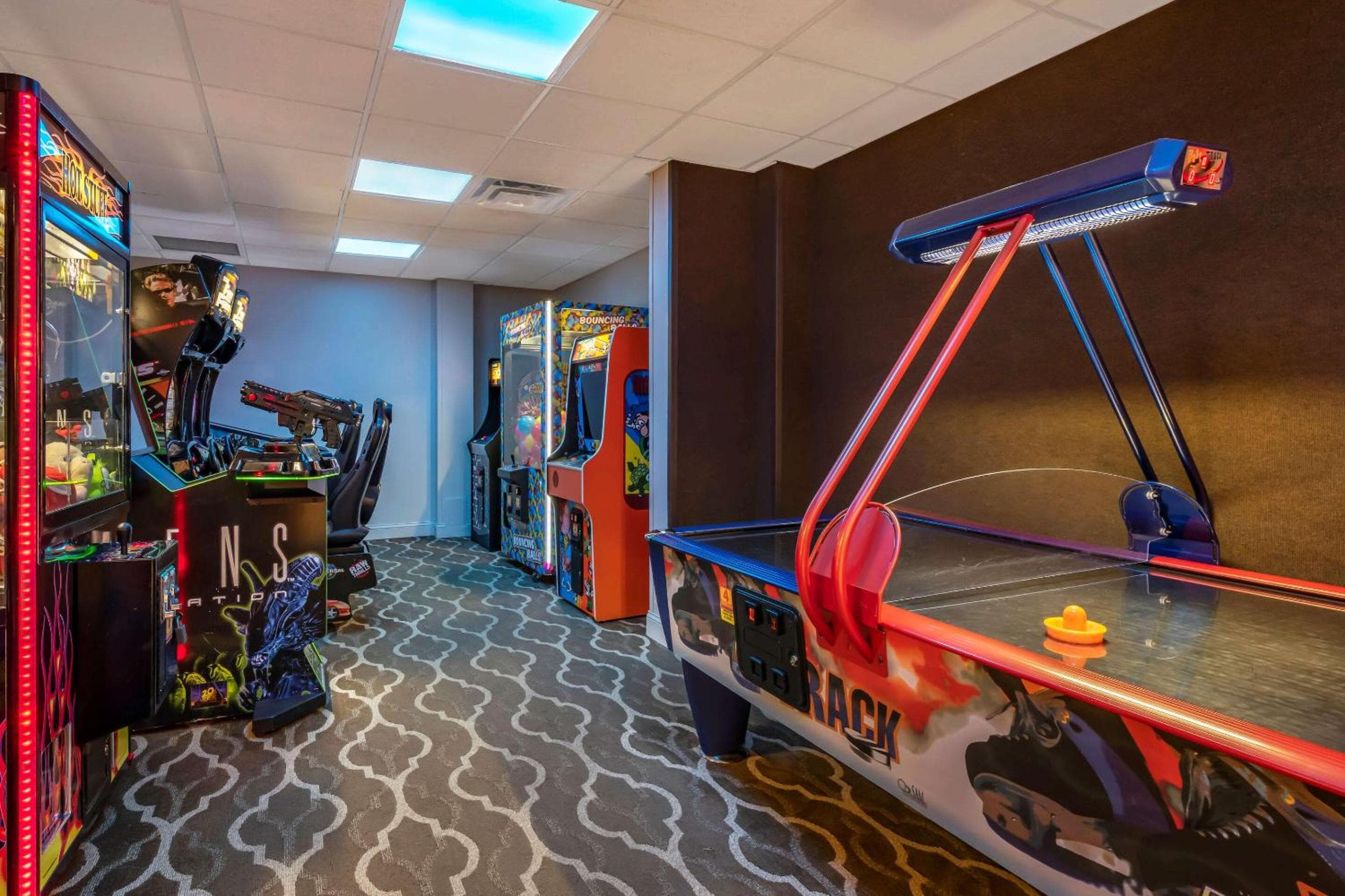 Comfort Suites Maingate East — 27