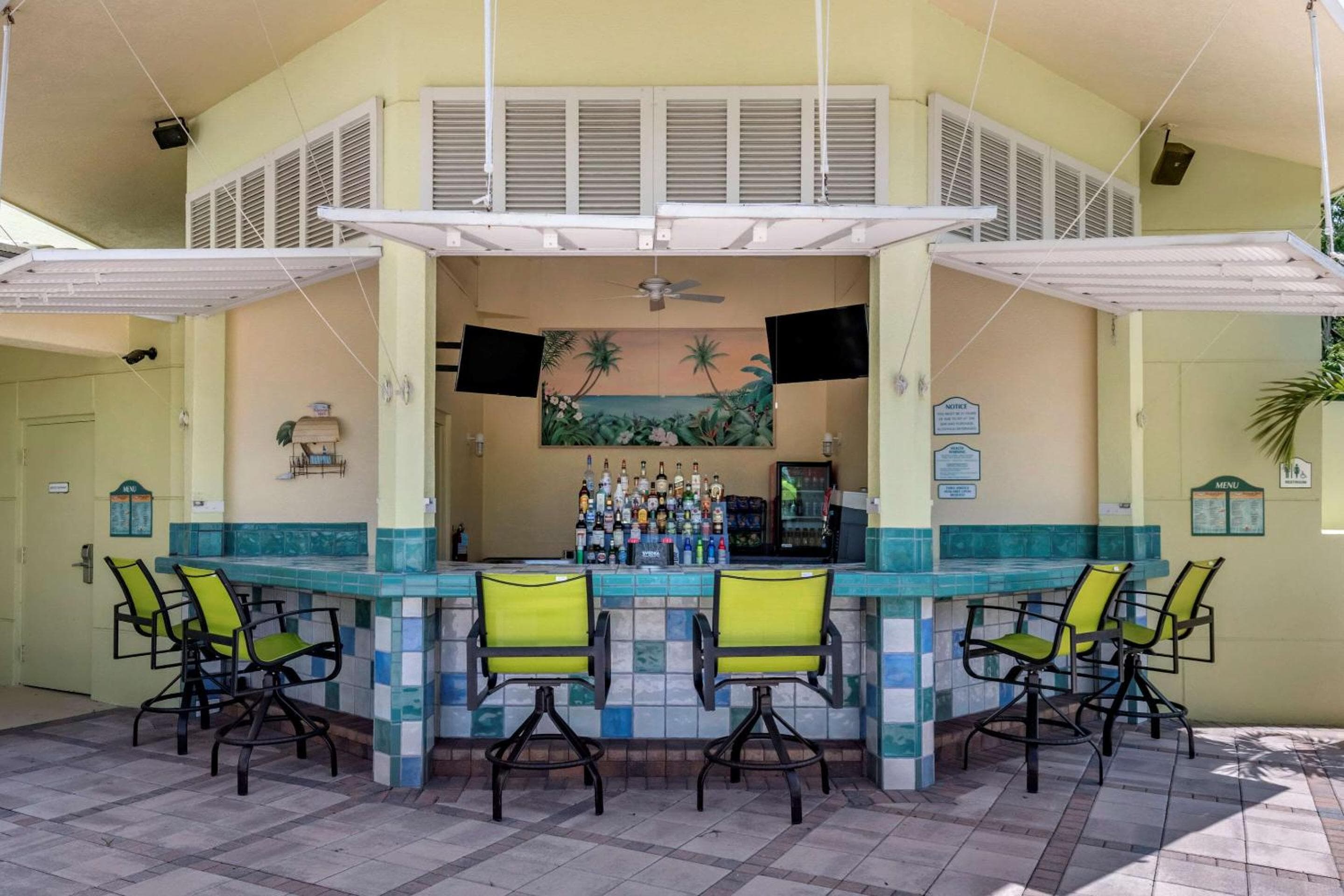 Comfort Suites Maingate East — 26