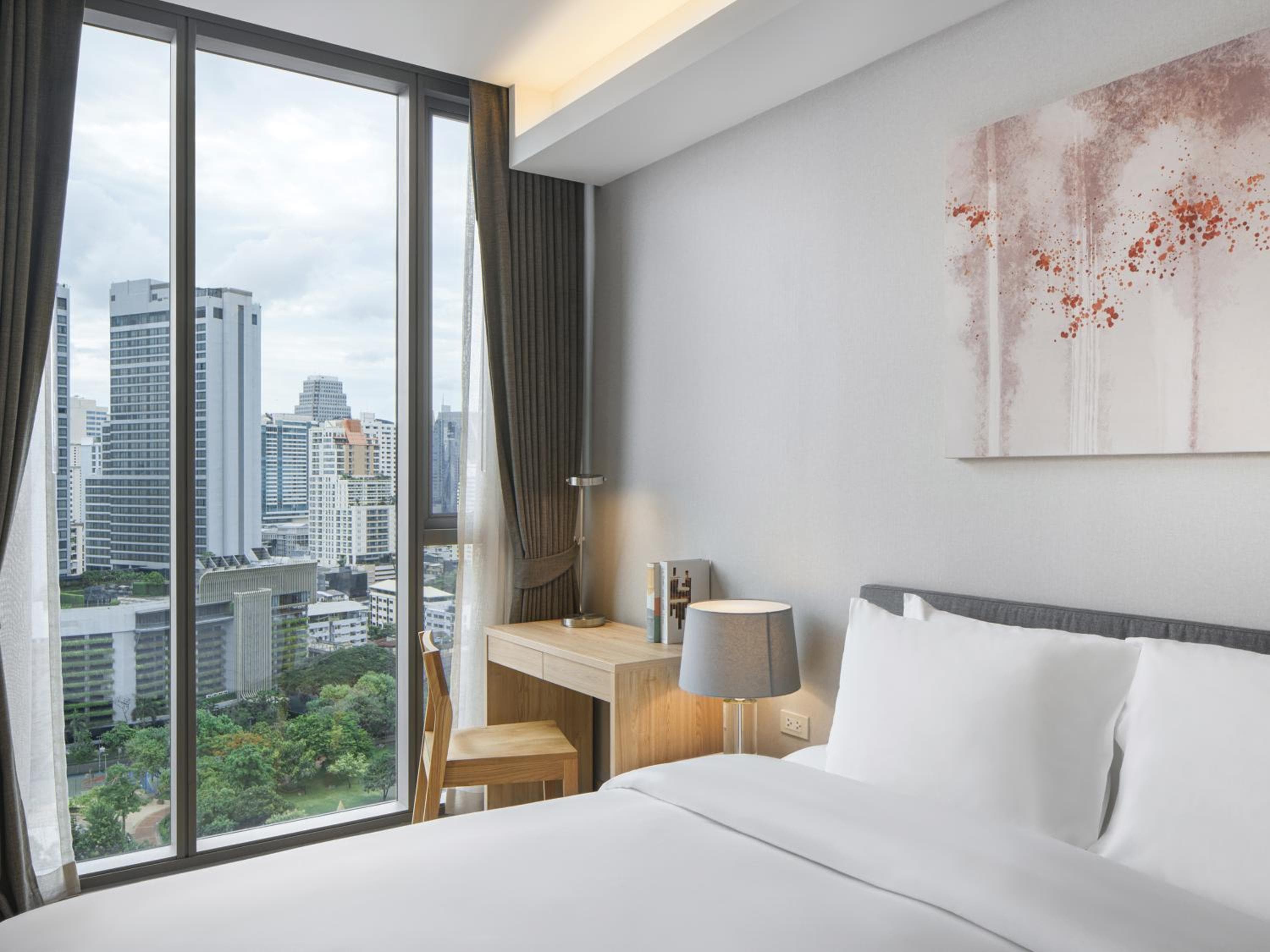 Oakwood Suites Bangkok — 10