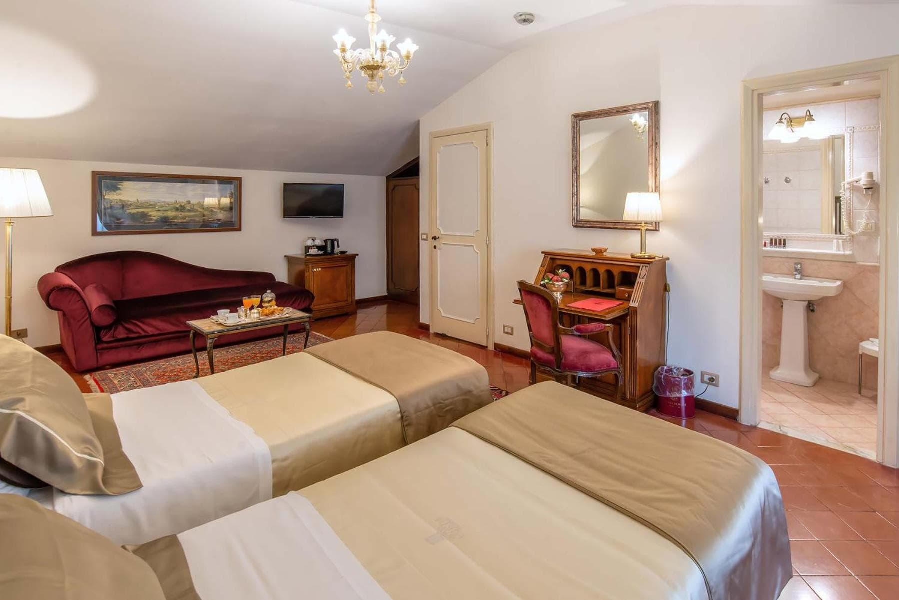 Hotel Forum — 13