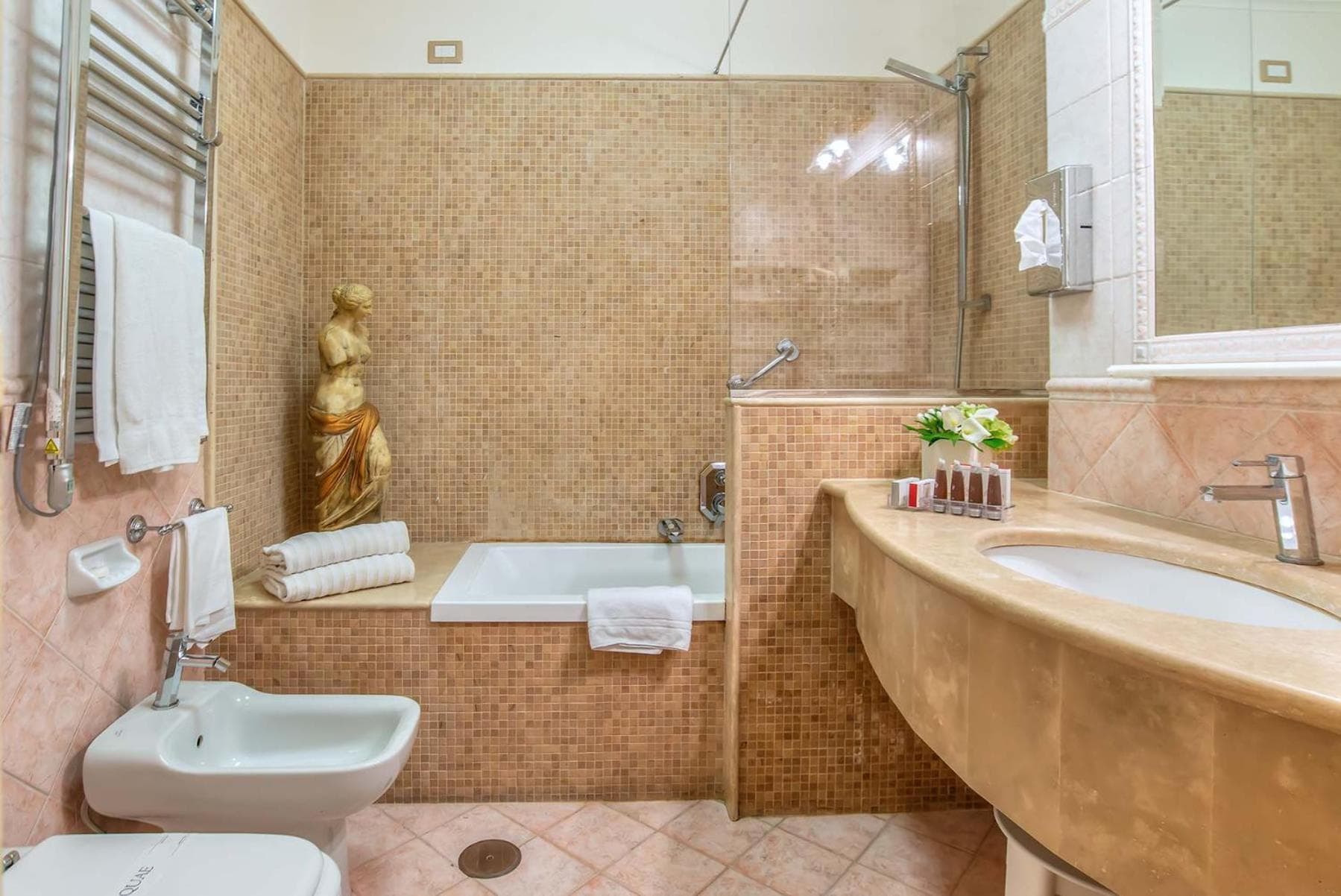Hotel Forum — 8