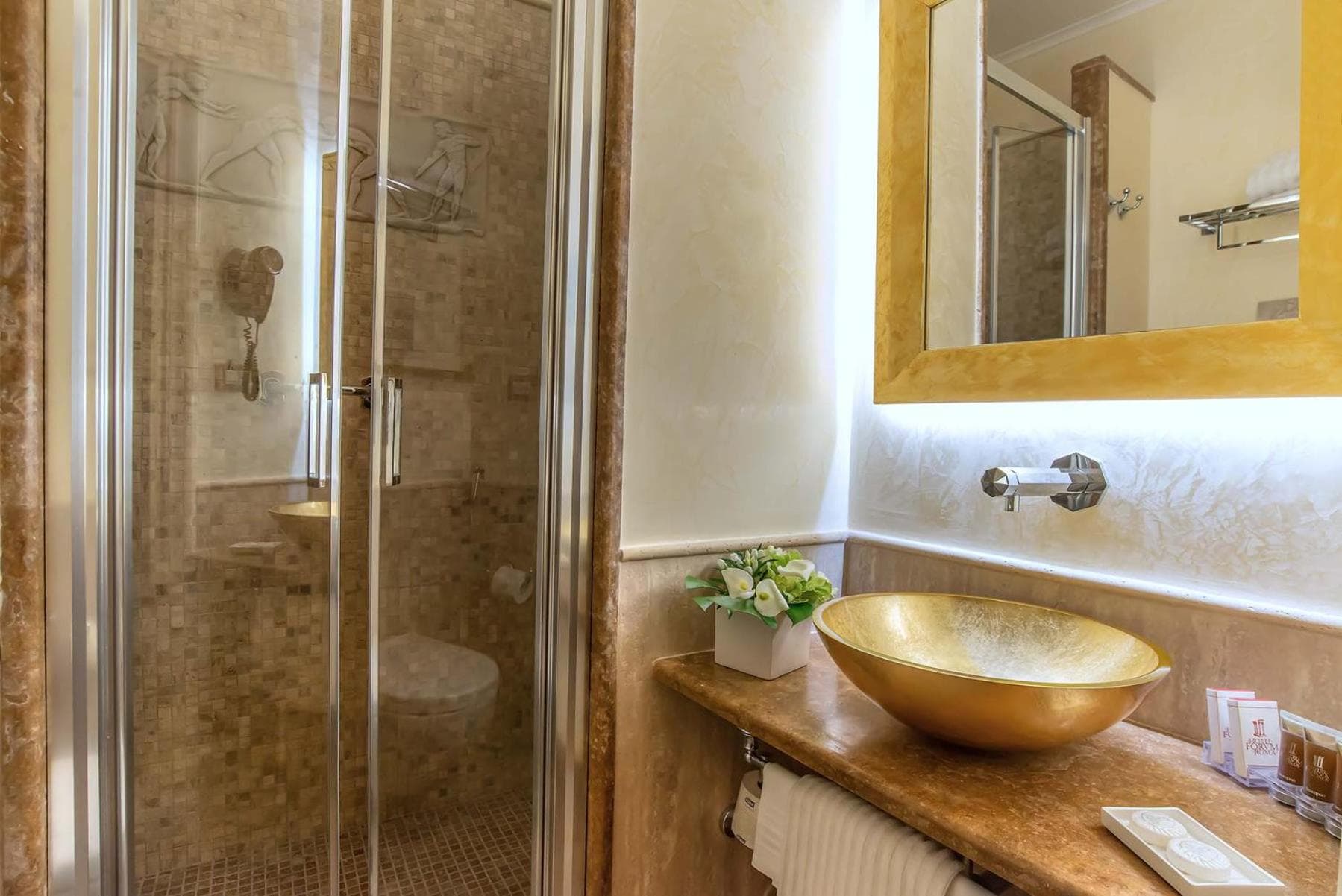 Hotel Forum — 6