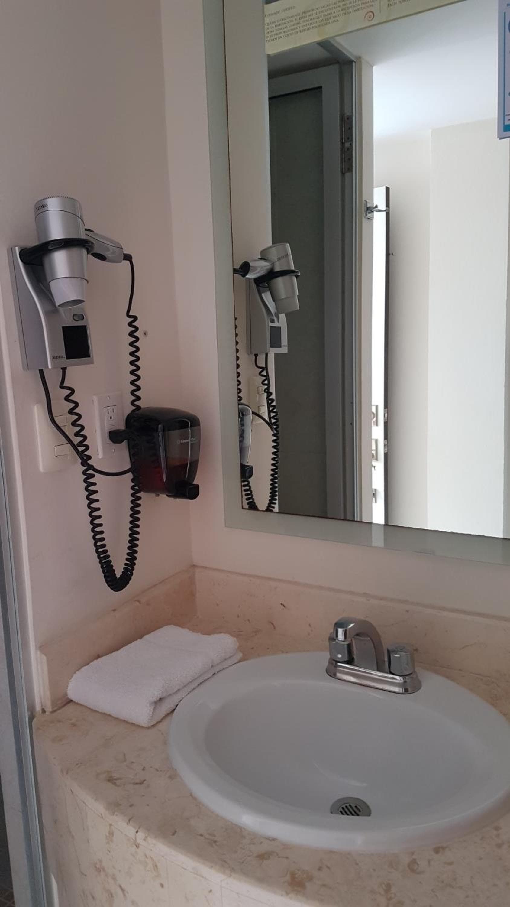Hotel y Suites Nader — 5
