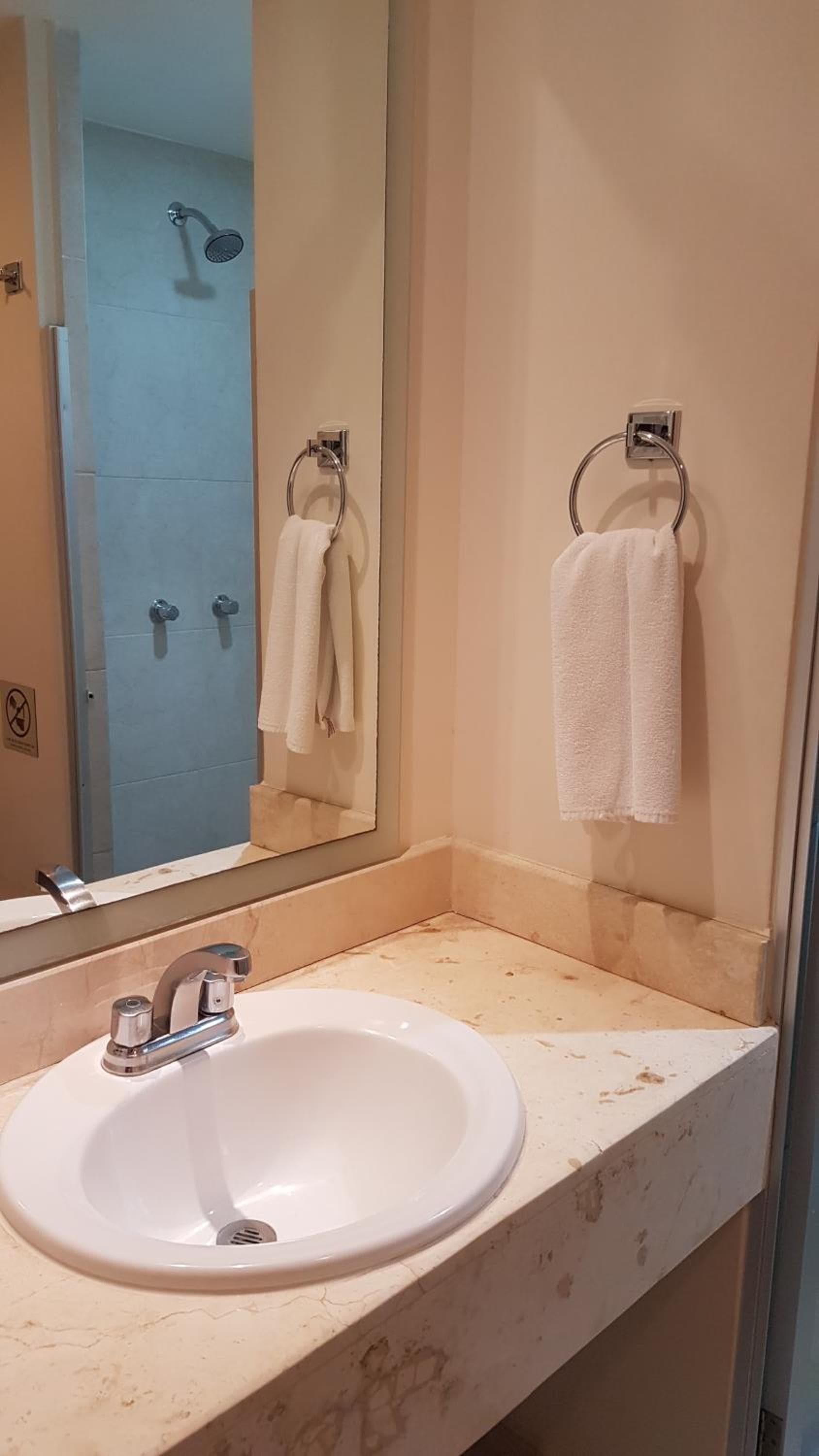 Hotel y Suites Nader — 2