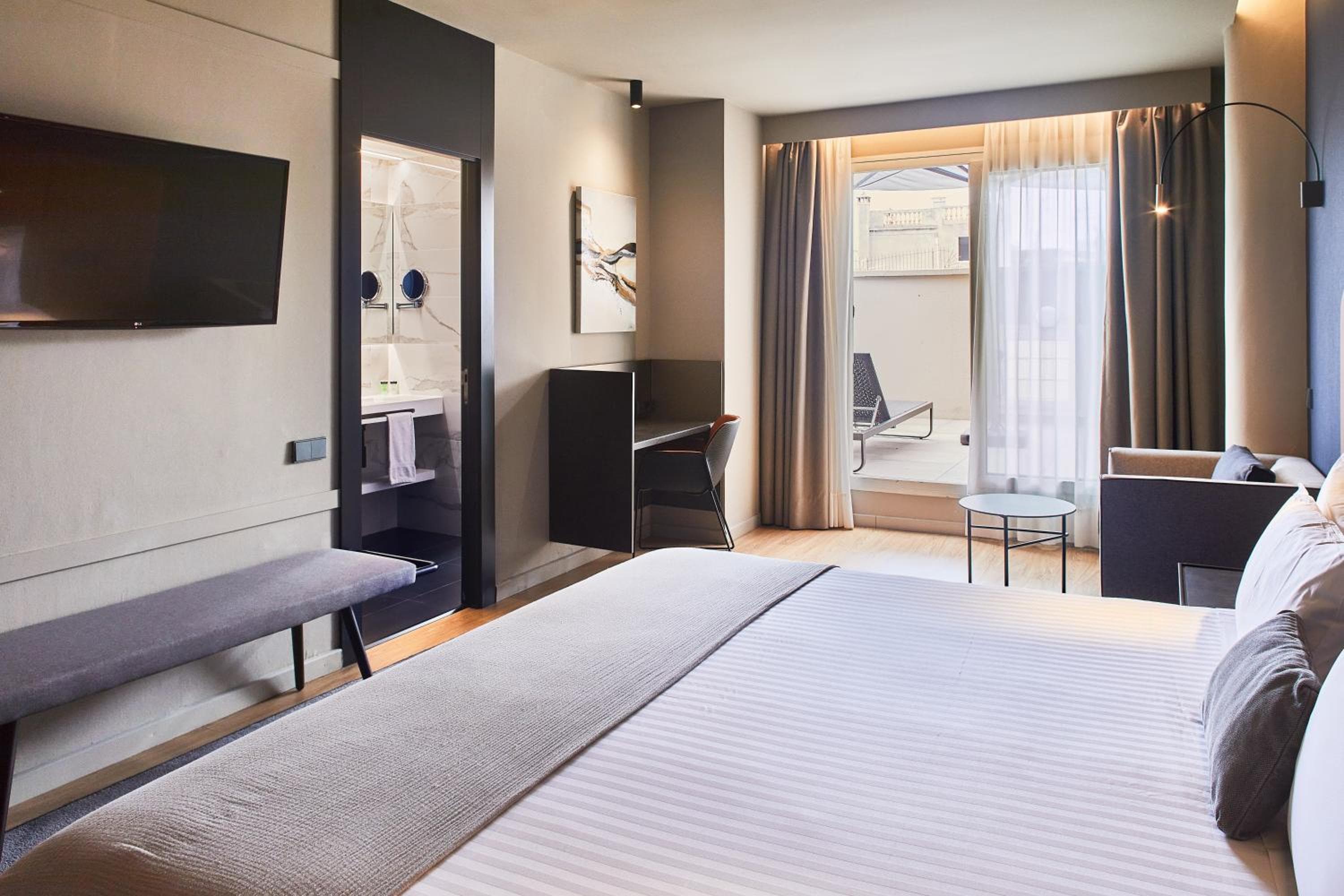 Silken Ramblas — 8