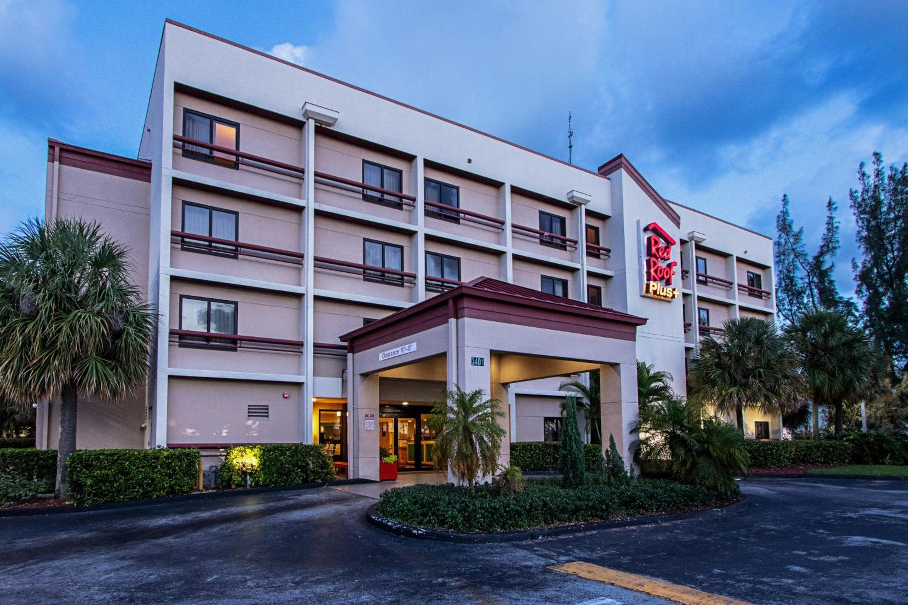 Red Roof PLUS Miami Airport — 4