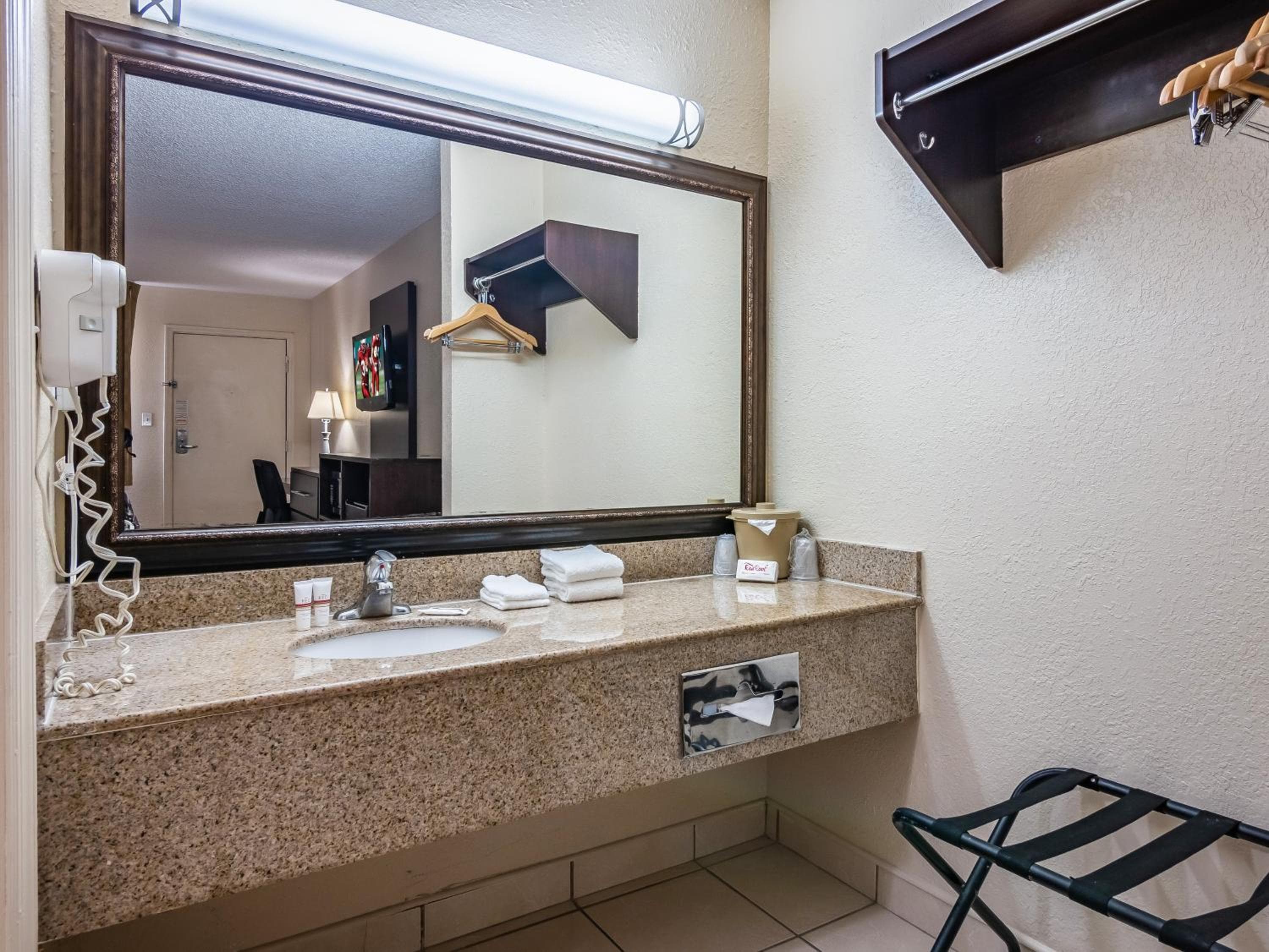 Red Roof Inn Orlando Sur - Florida Mall — 28