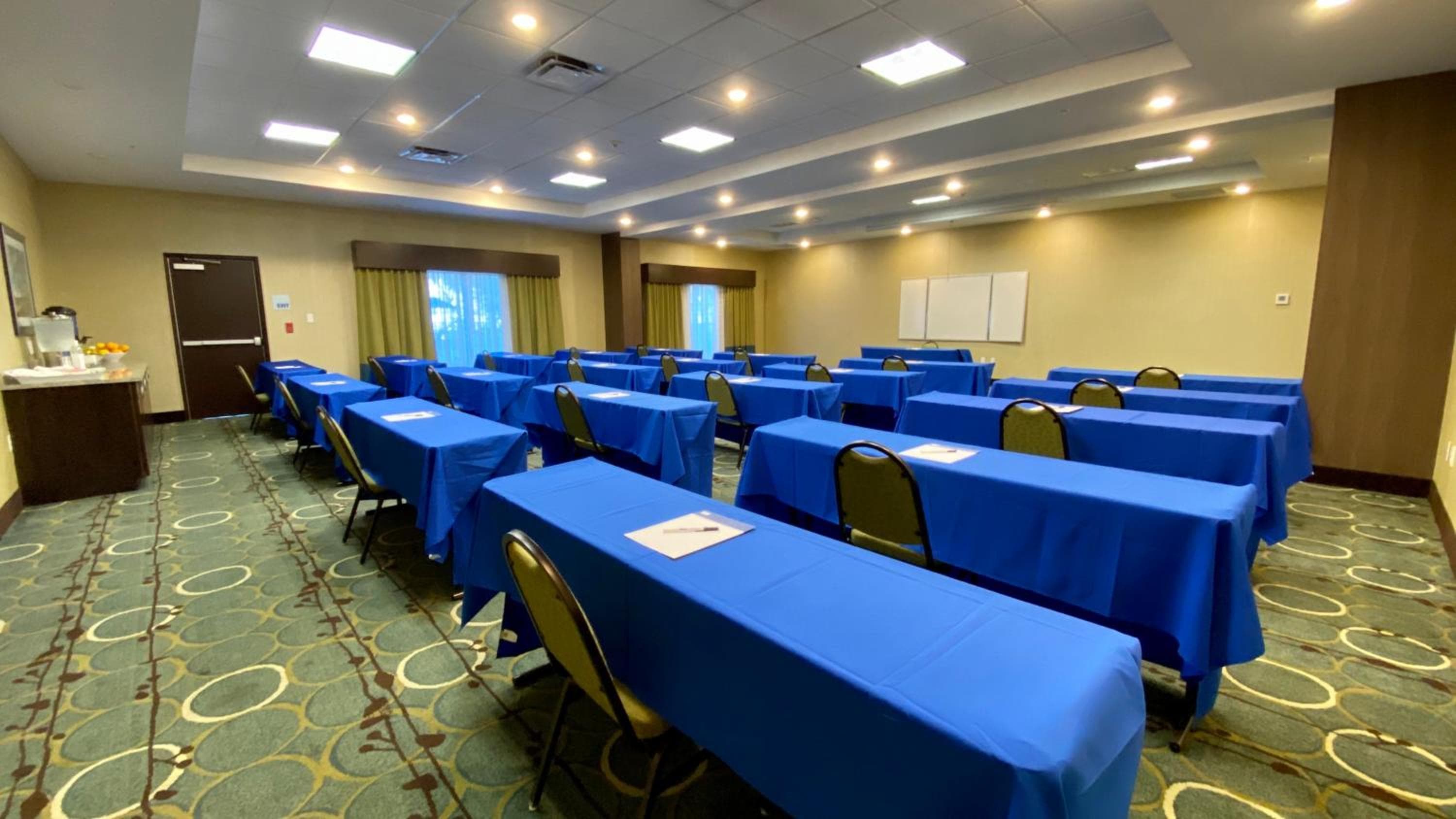 Holiday Inn Express Hotel & Suites Orlando East-UCF Area by IHG — 7