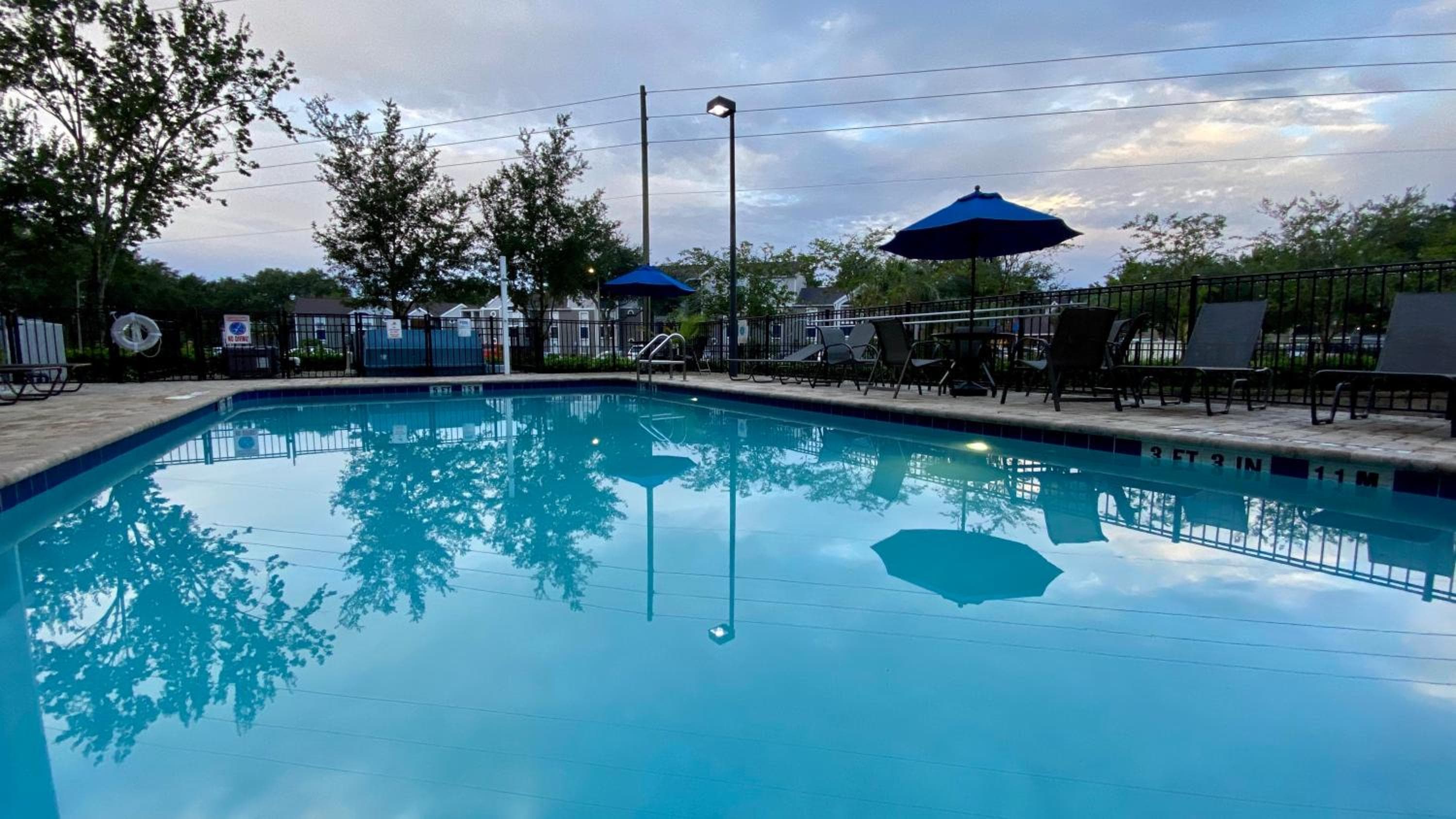 Holiday Inn Express Hotel & Suites Orlando East-UCF Area by IHG — 21