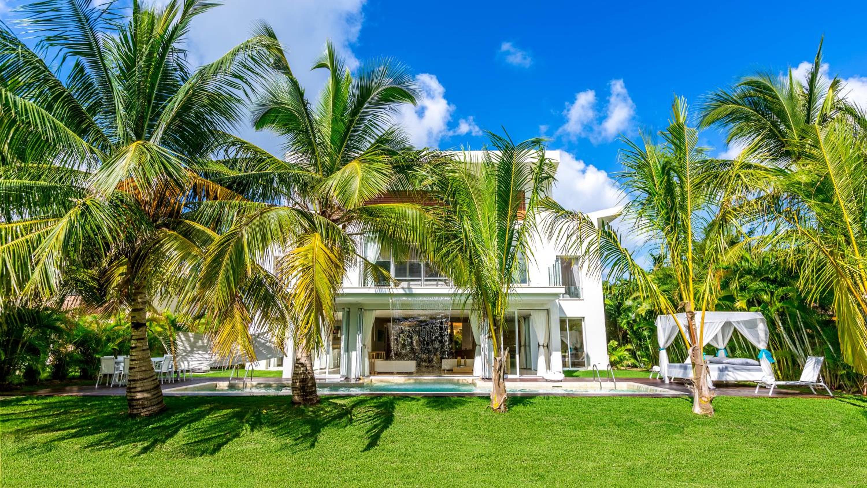 Luxury Rentals in Punta Cana - Exclusive Waterfall Villa with Private Pool, BBQ, Maid, Golf — 4