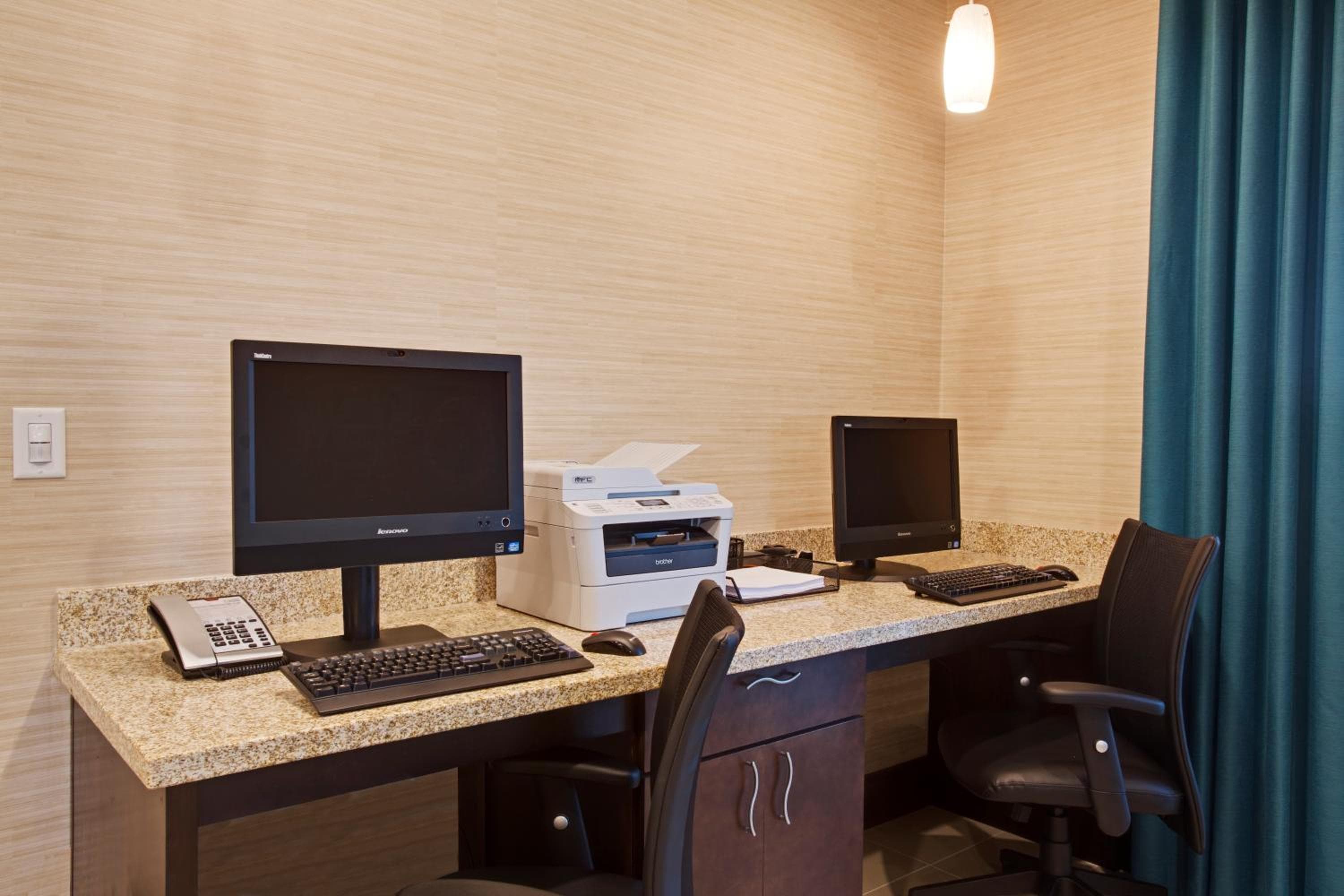 Holiday Inn Express Hotel & Suites Orlando East-UCF Area by IHG — 13