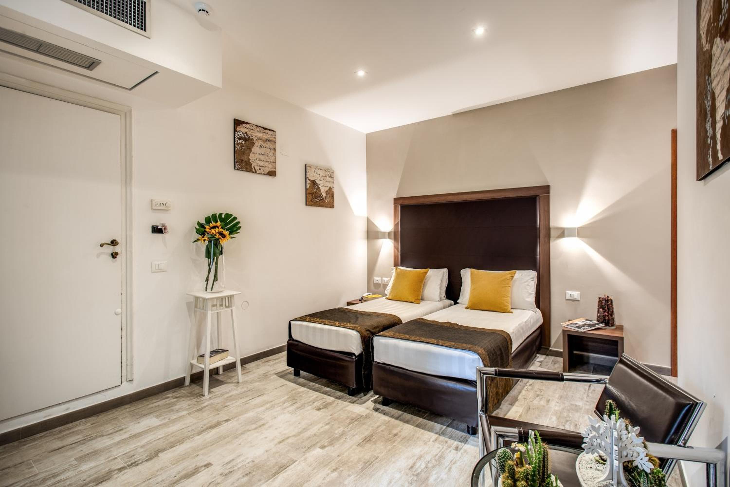Hotel Roma — 9