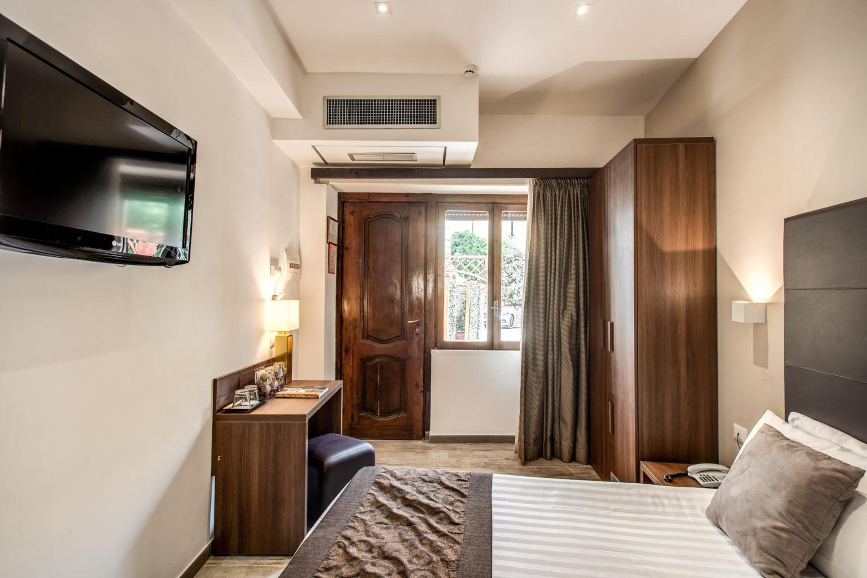 Hotel Roma — 17