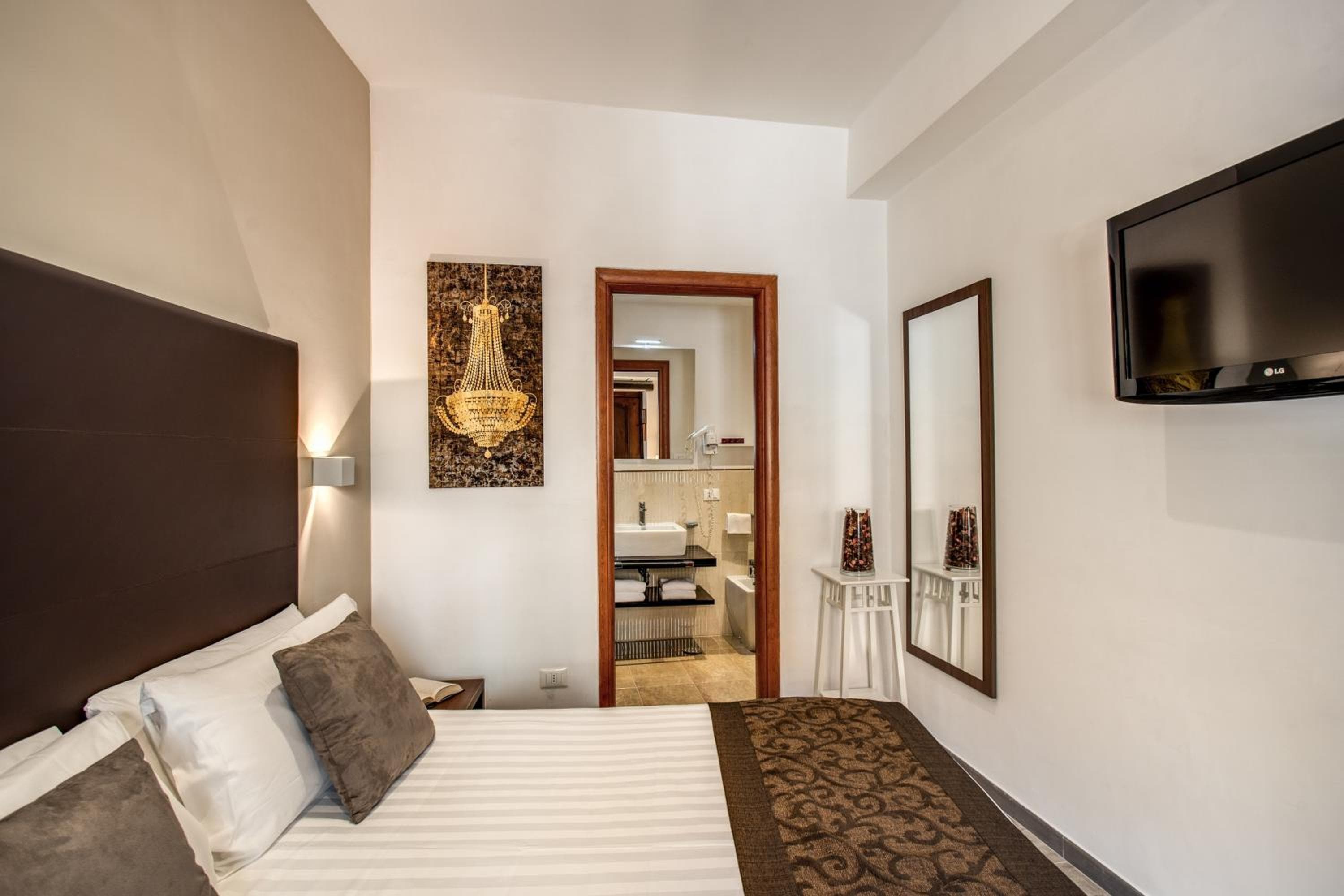 Hotel Roma — 6