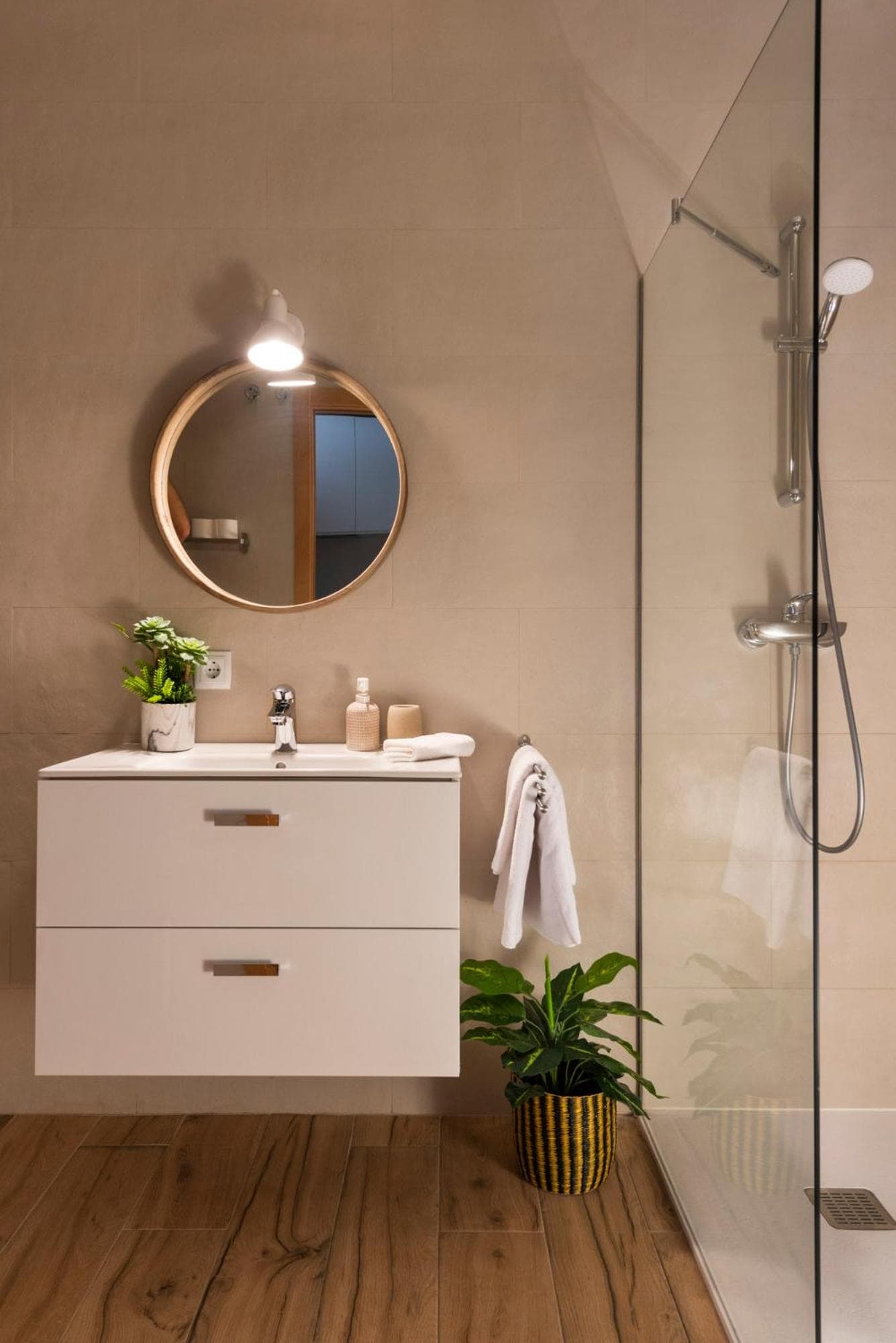 MH Apartments Central Sevilla — 4