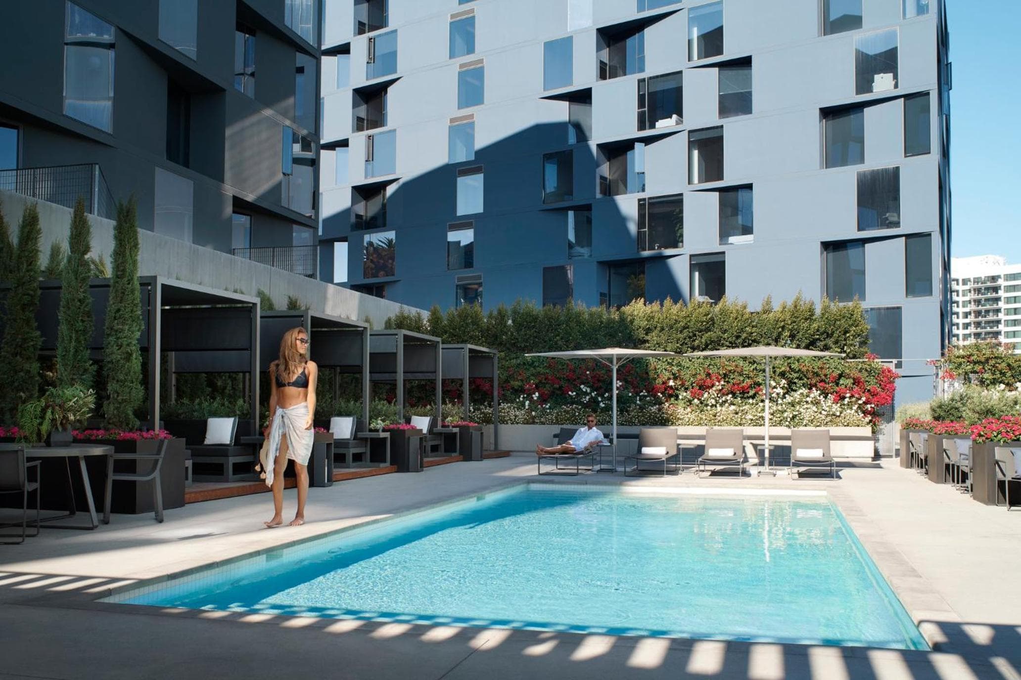 También conocido como West Hollywood, residencias de apartamentos con servicios — 2