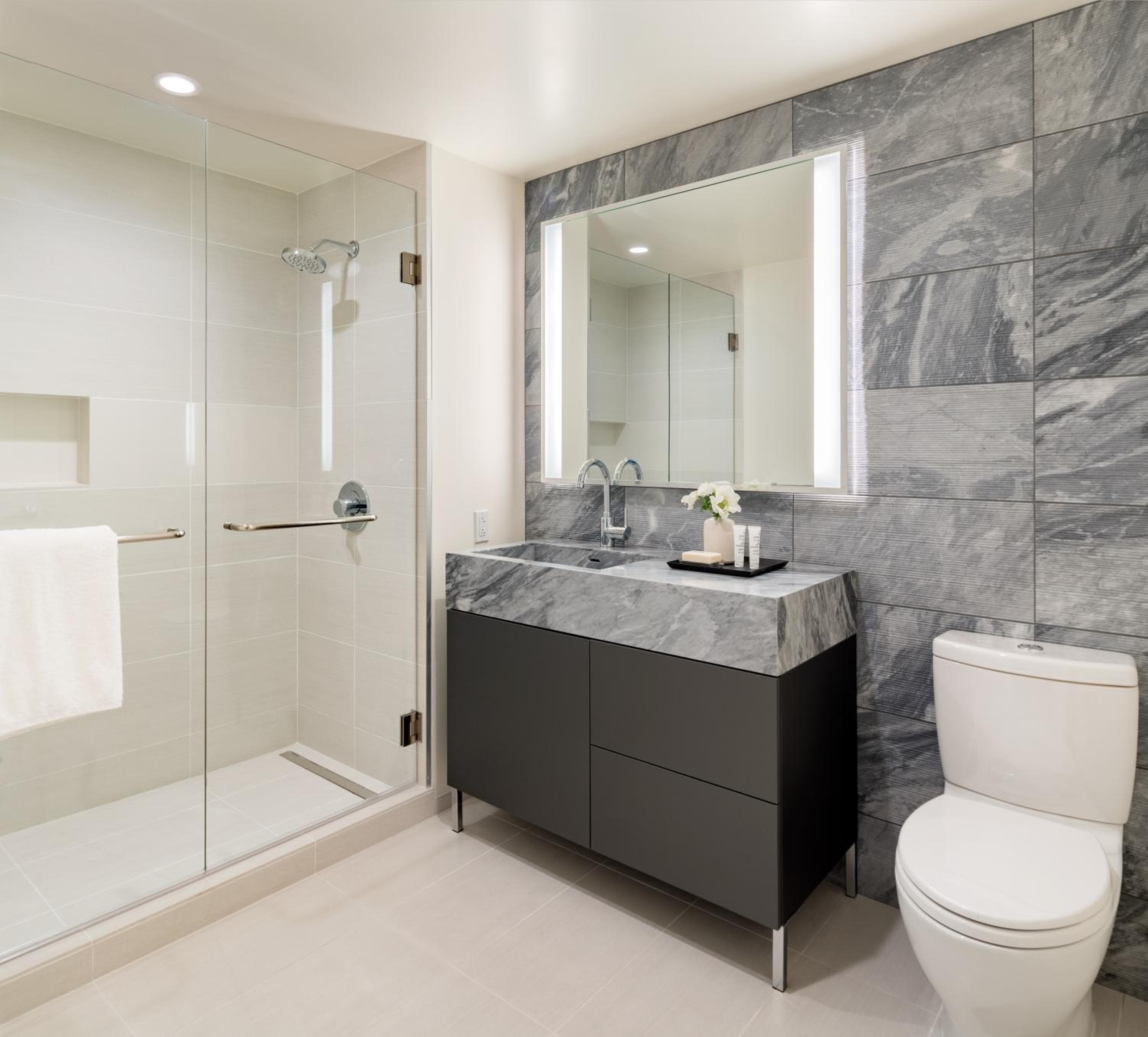 También conocido como West Hollywood, residencias de apartamentos con servicios — 11