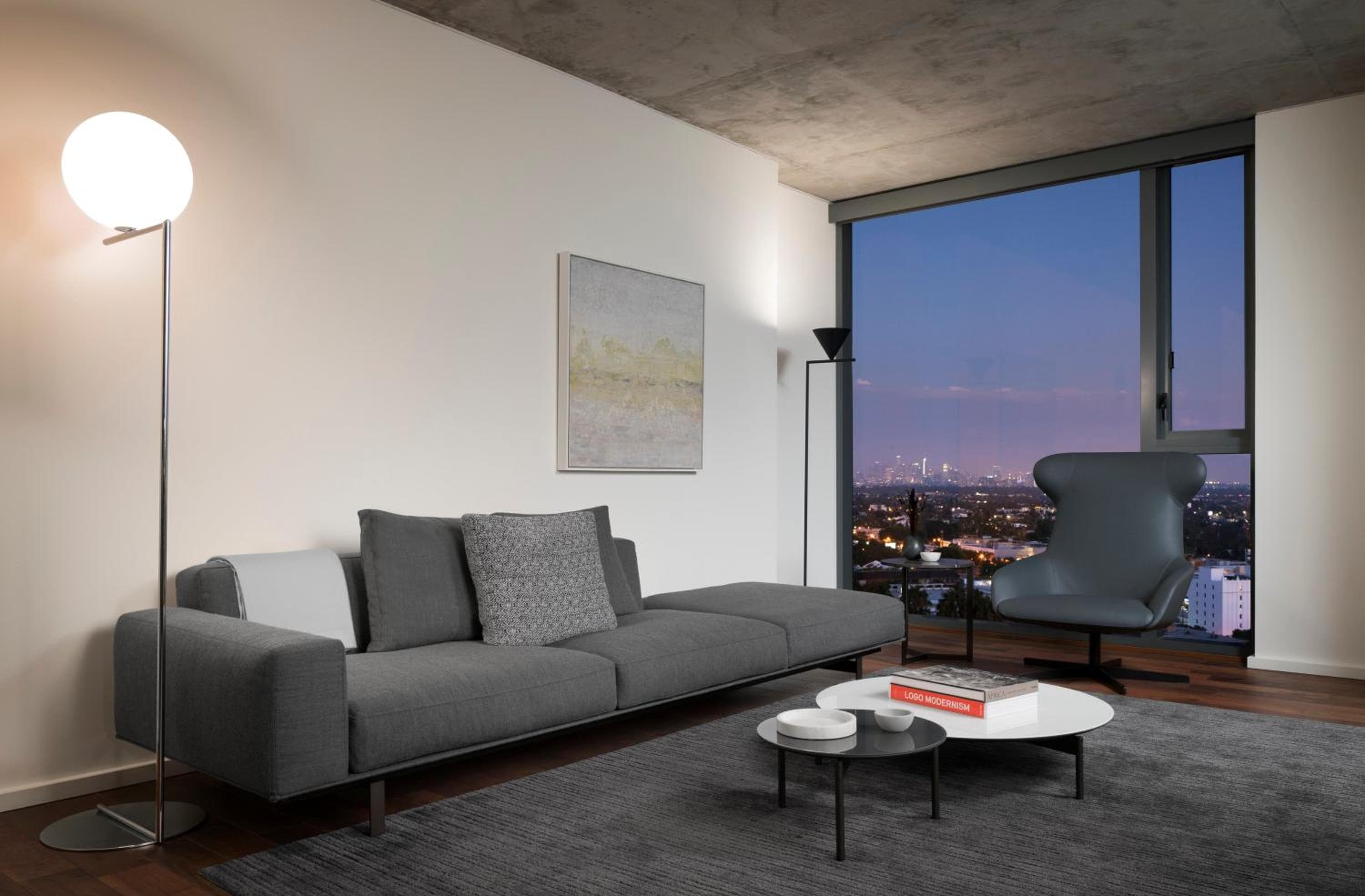 También conocido como West Hollywood, residencias de apartamentos con servicios — 10