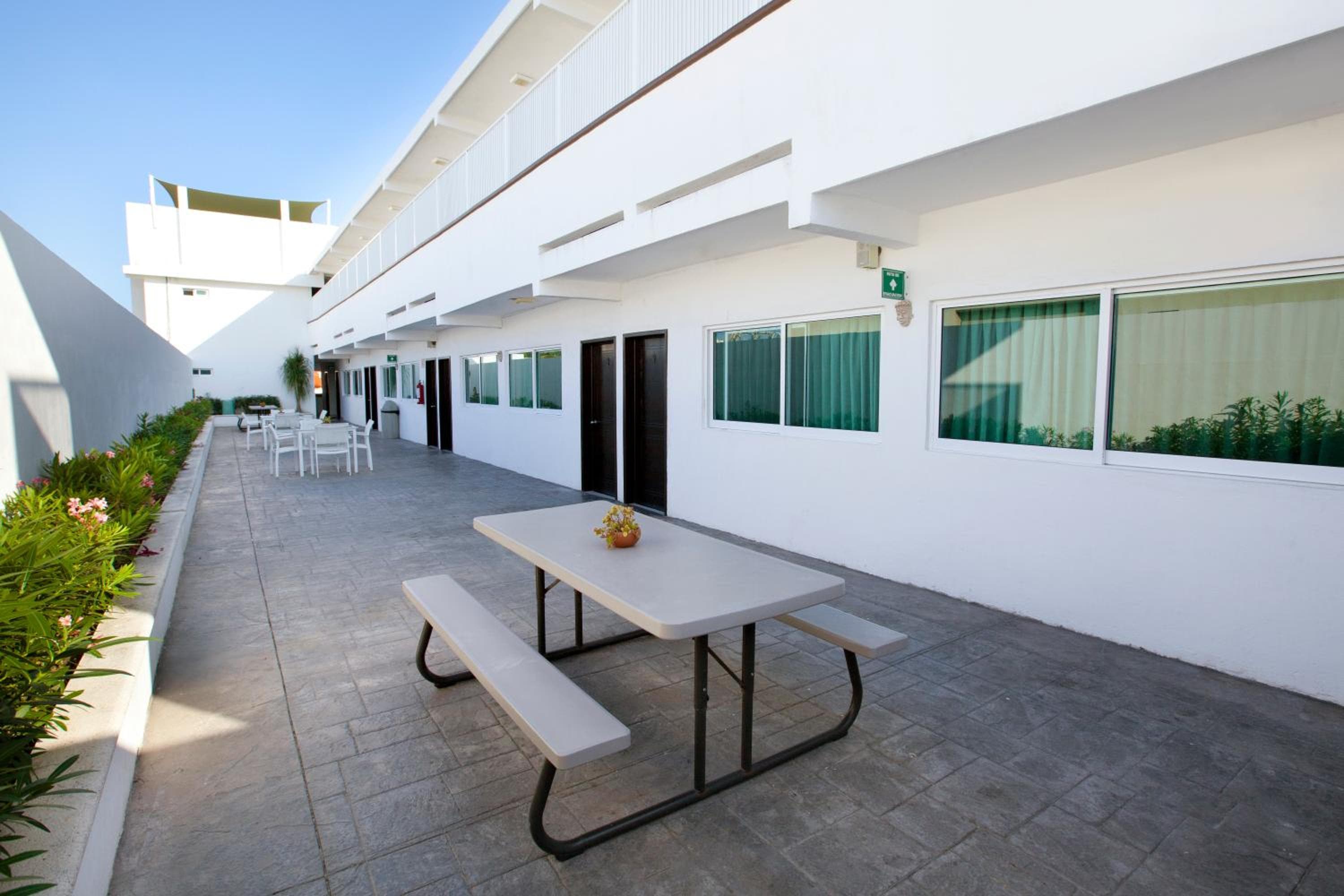 Hotel Del Sol — 17