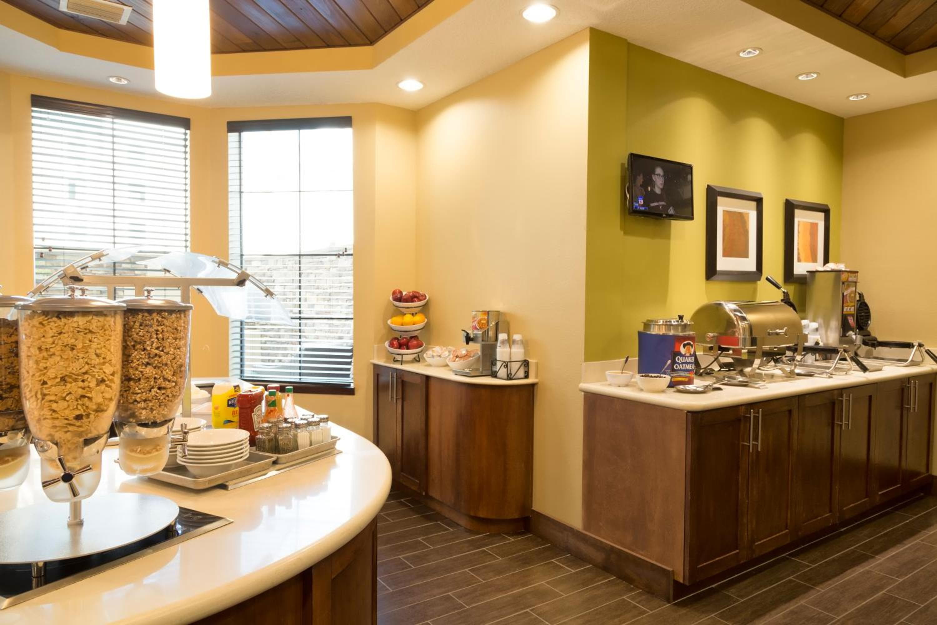 Staybridge Suites Orlando at SeaWorld by IHG - Free Breakfast & Shuttle to SeaWorld Parks — 13