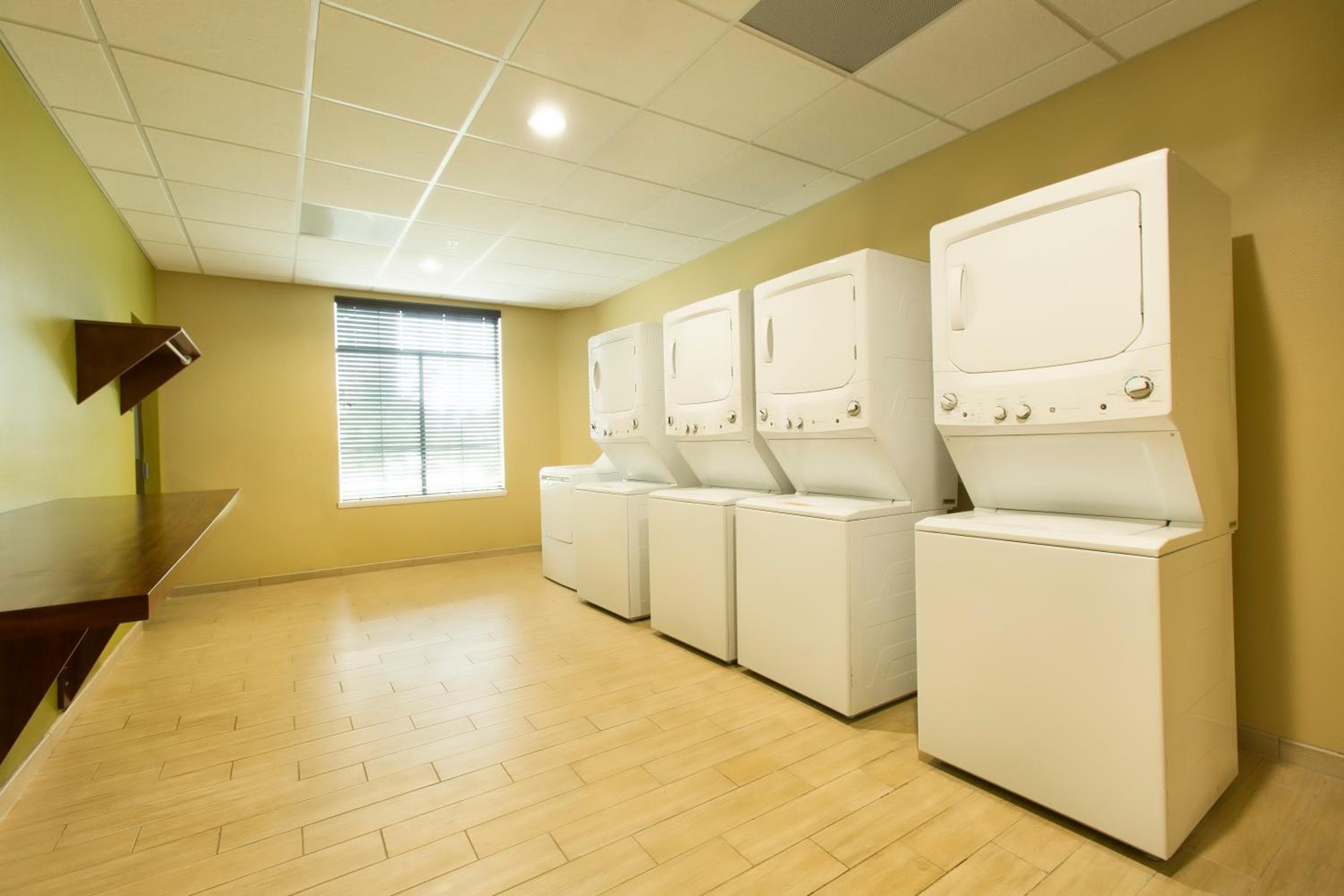 Staybridge Suites Orlando at SeaWorld by IHG - Free Breakfast & Shuttle to SeaWorld Parks — 27