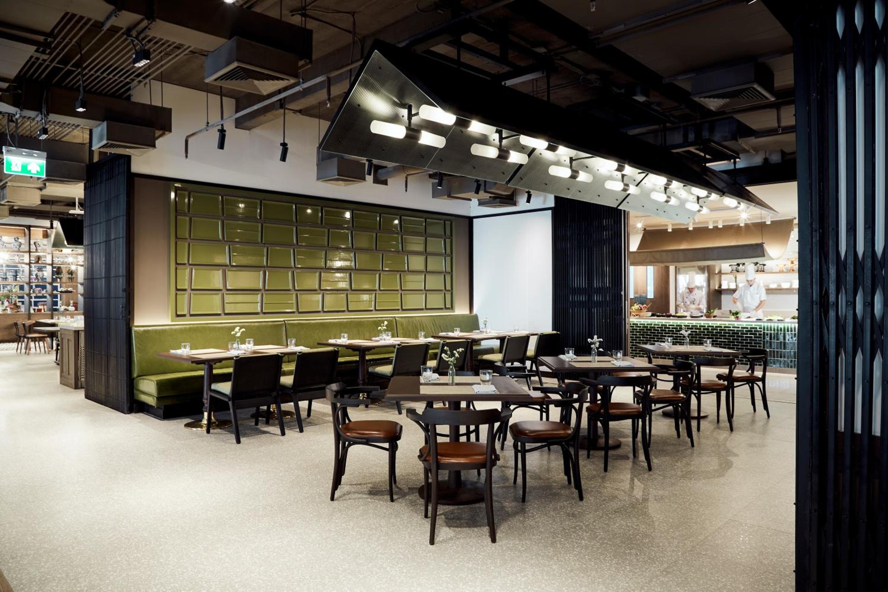 Montien Hotel Surawong Bangkok — 30