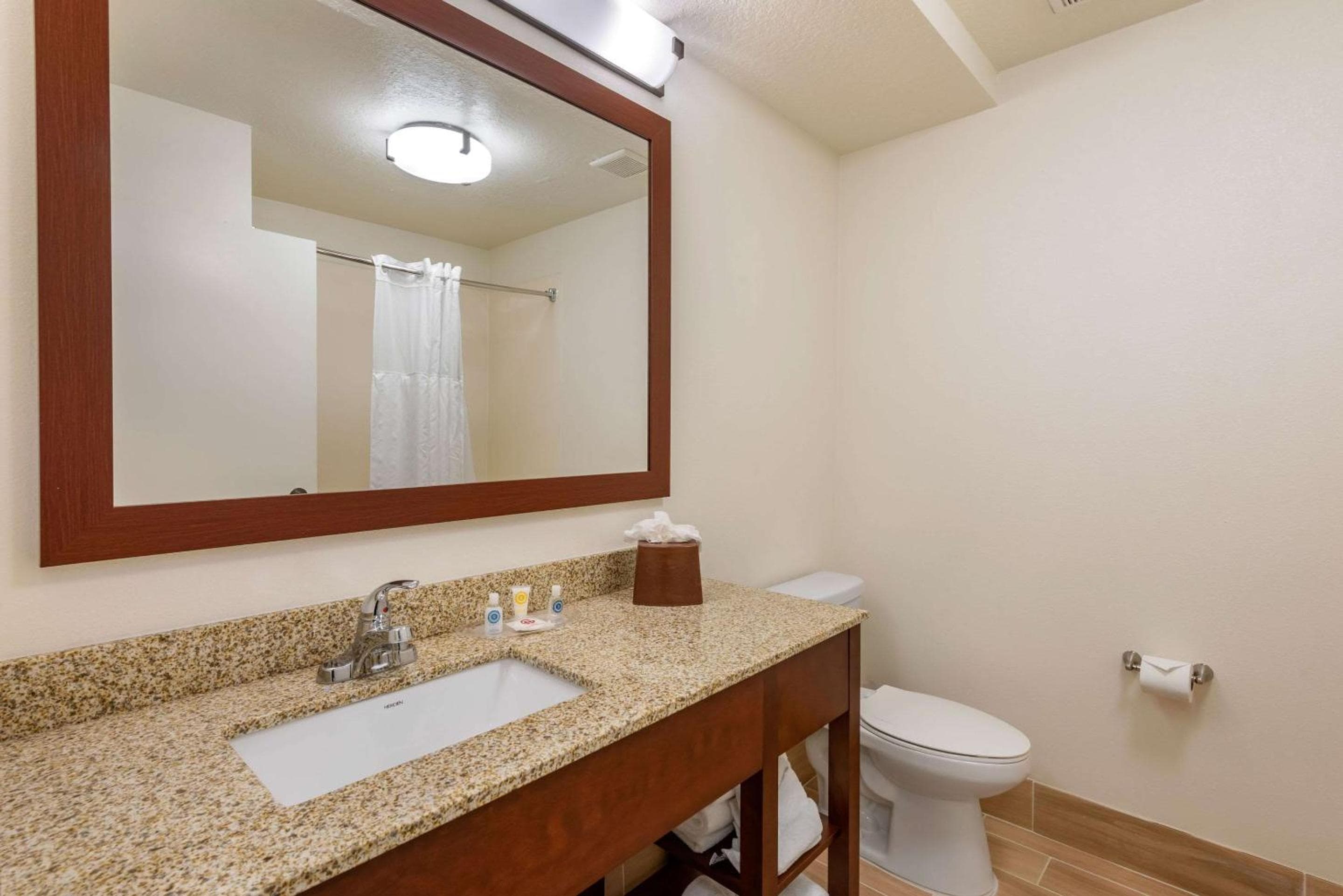 Comfort Suites Innenstadt — 25