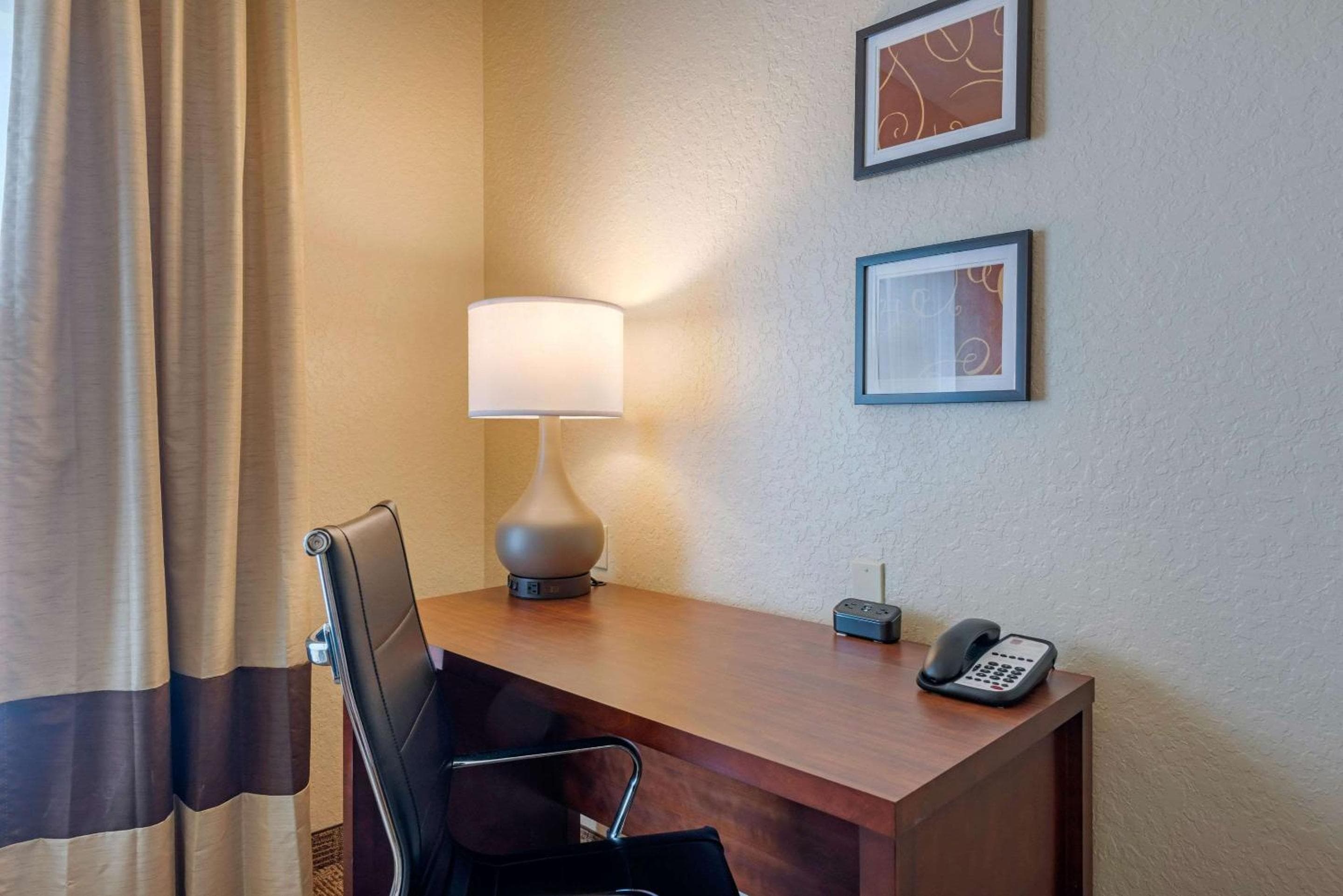 Comfort Suites Downtown — 11