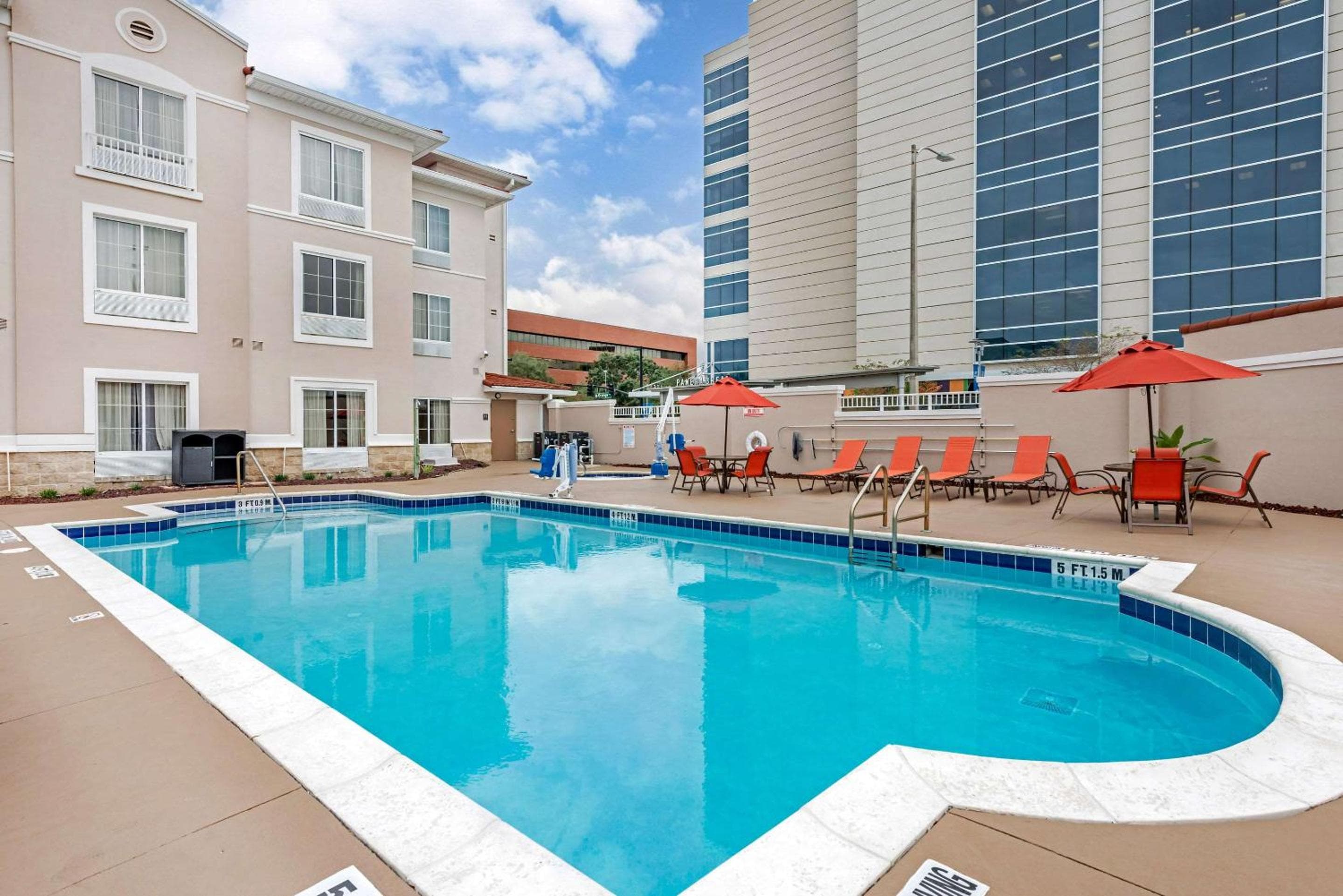 Comfort Suites Downtown — 23