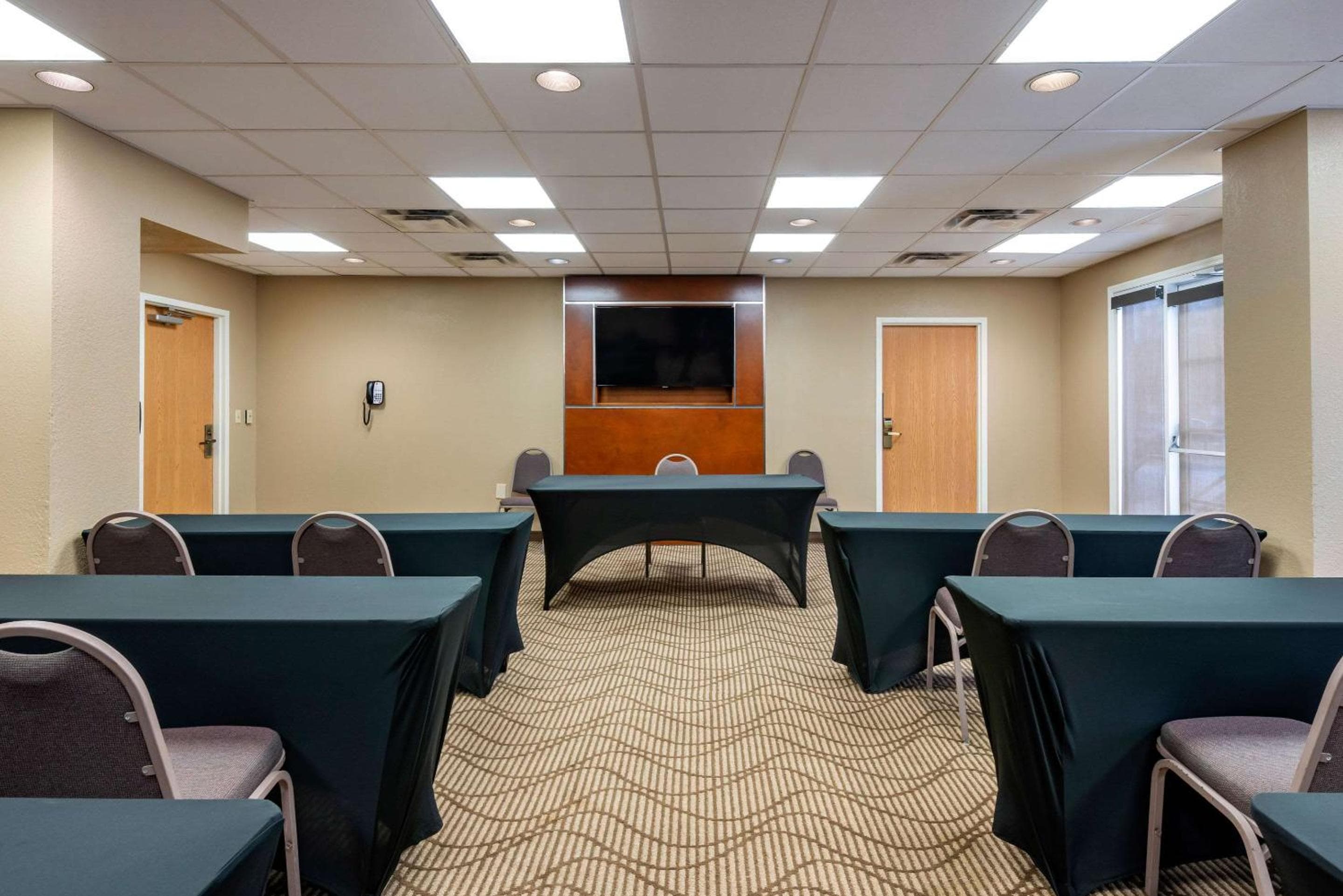 Comfort Suites Downtown — 16