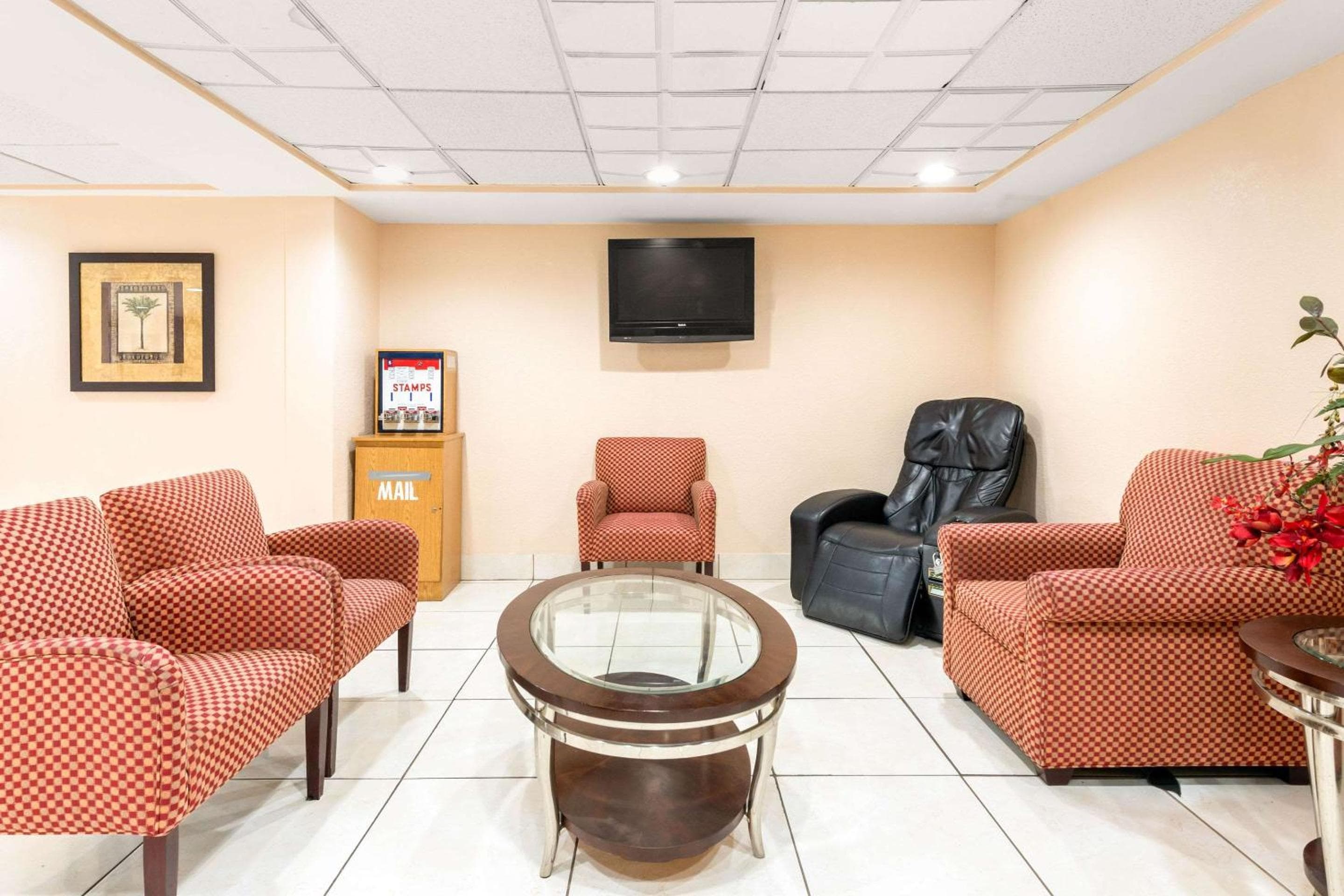 Quality Inn & Suites Orlando Airport — 3