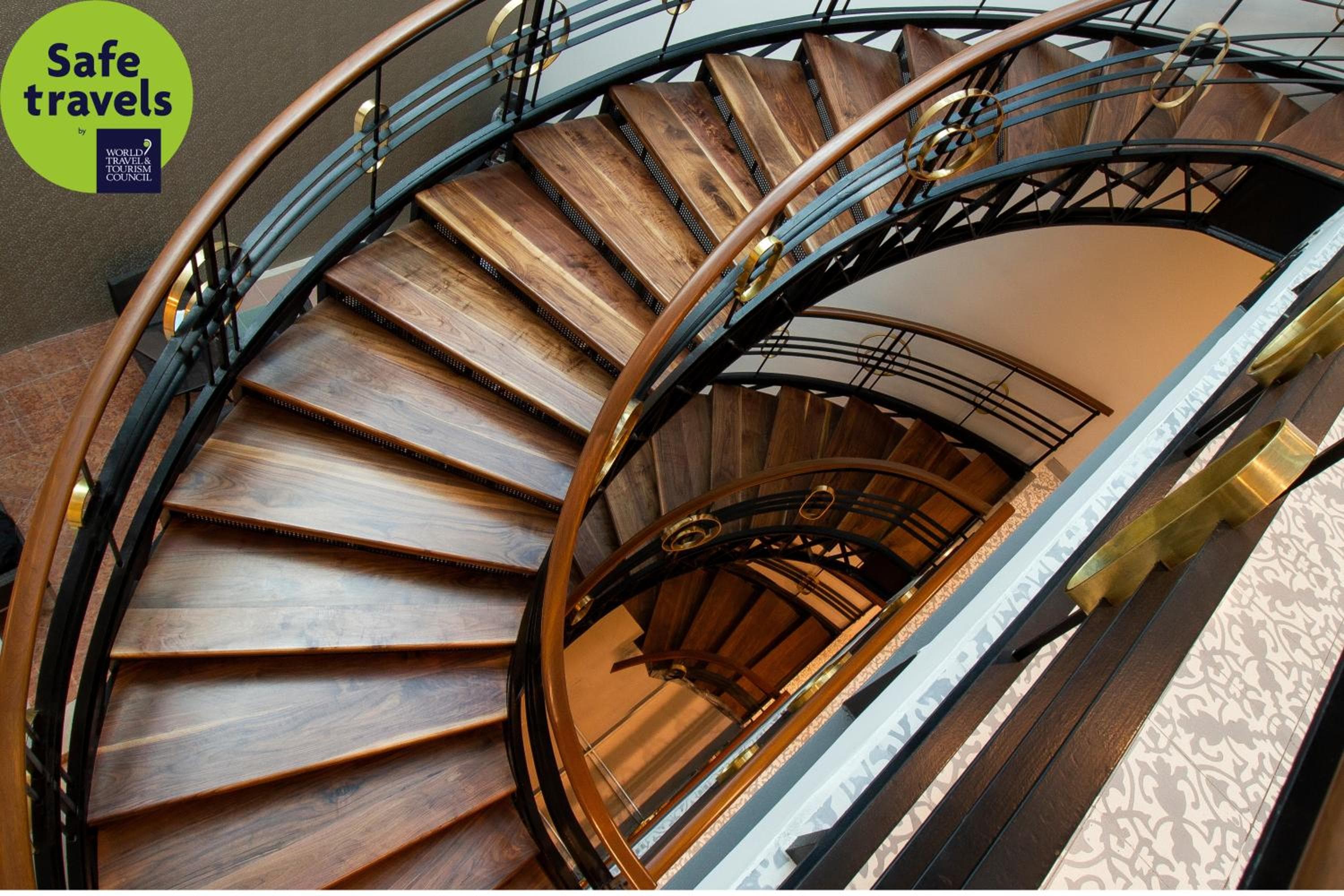 Riforma dell'Hotel MX — 19
