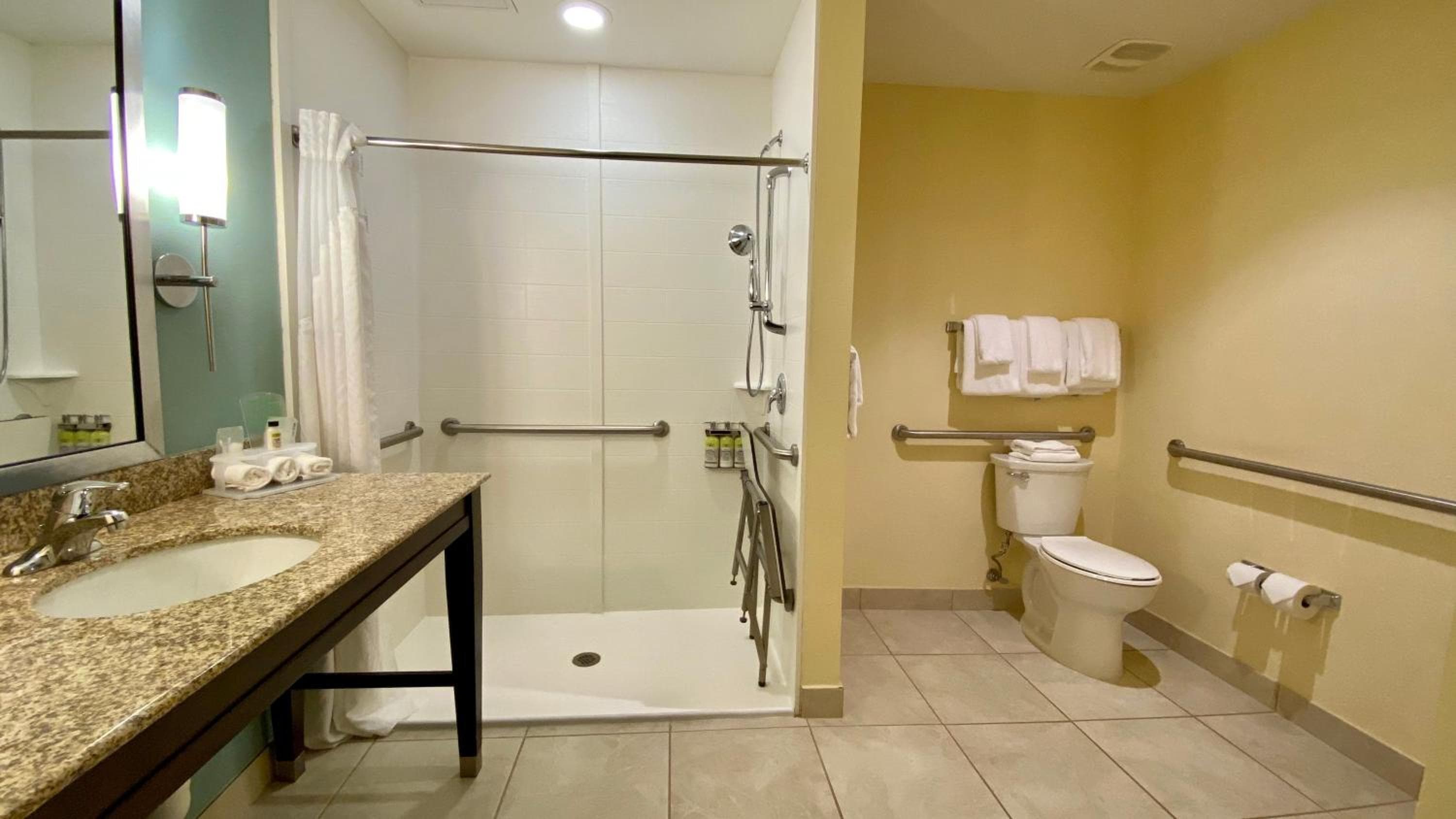 Holiday Inn Express Hotel & Suites Orlando East-UCF Area by IHG — 15
