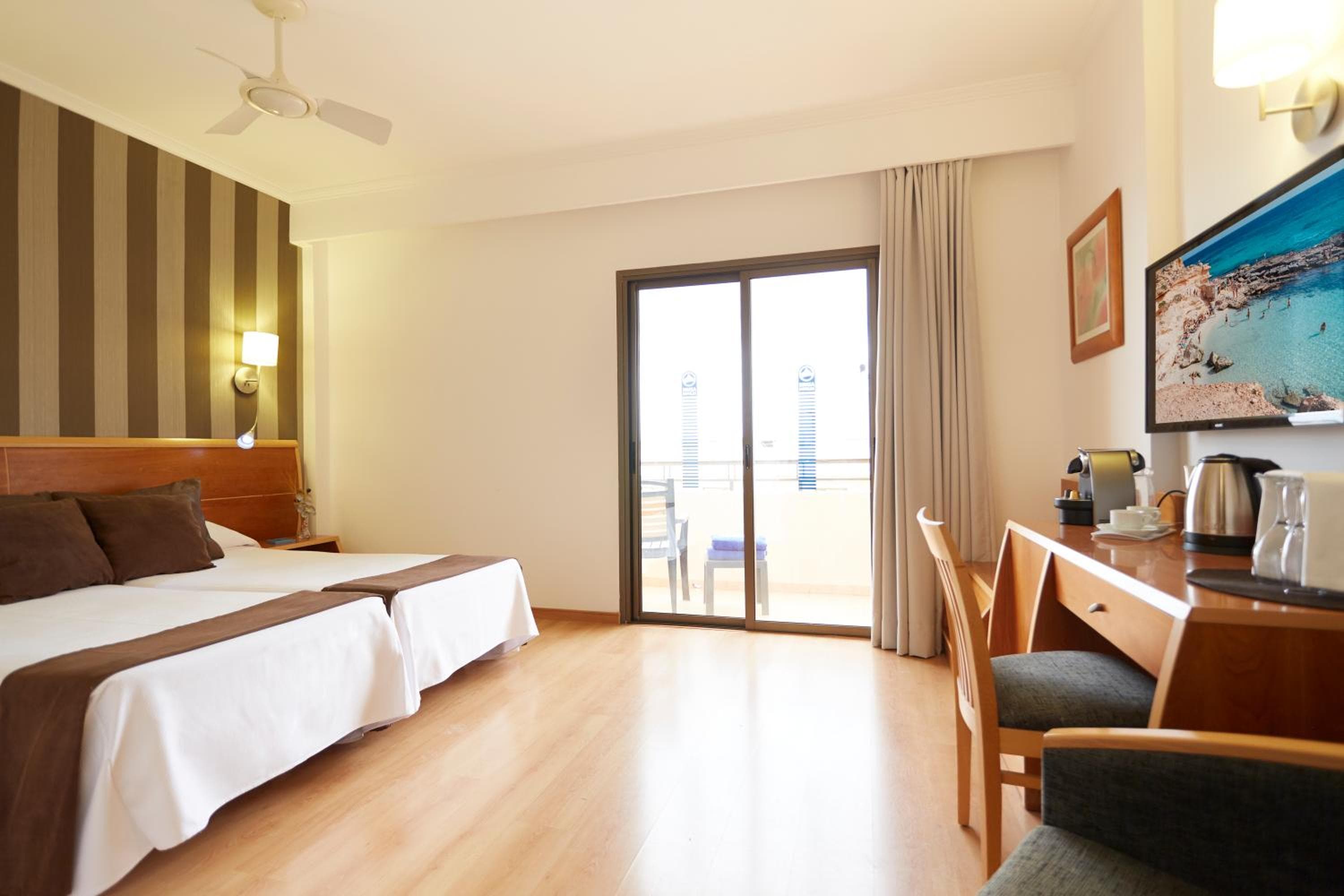 Visita l'Hotel La Cala — 8