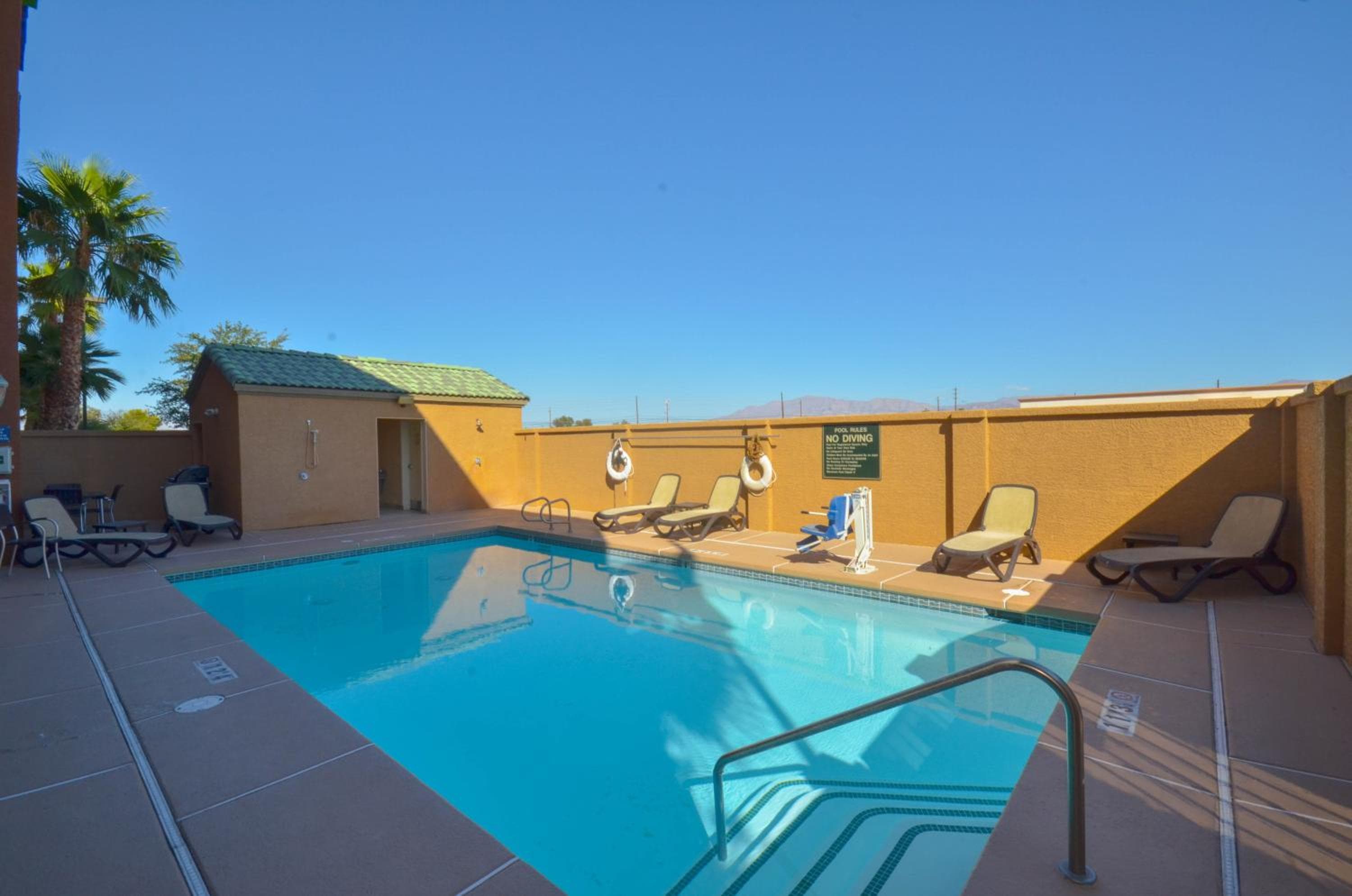 Holiday Inn Express Las Vegas-Nellis by IHG — 18