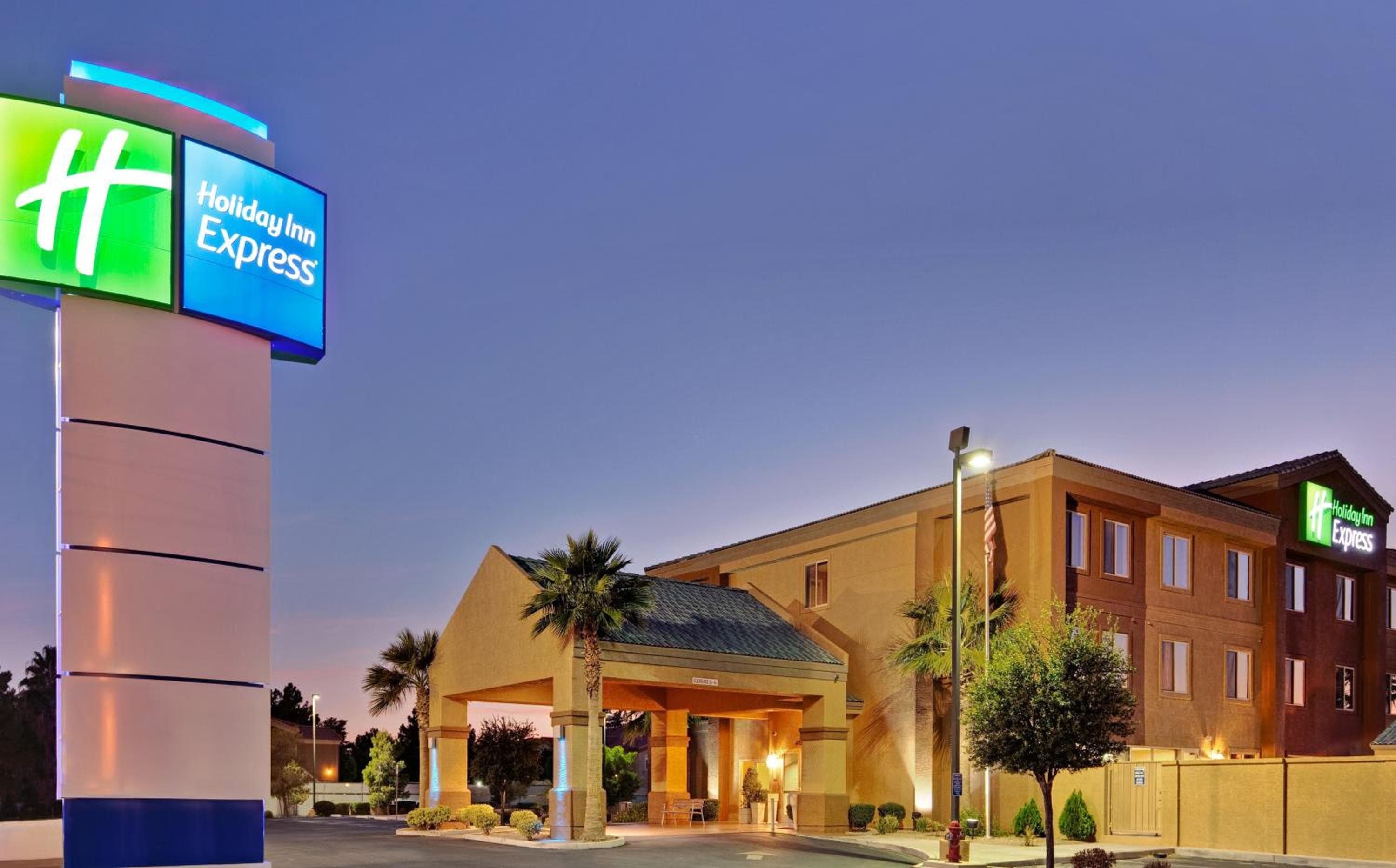 Holiday Inn Express Las Vegas-Nellis, ein IHG Hotel — 1