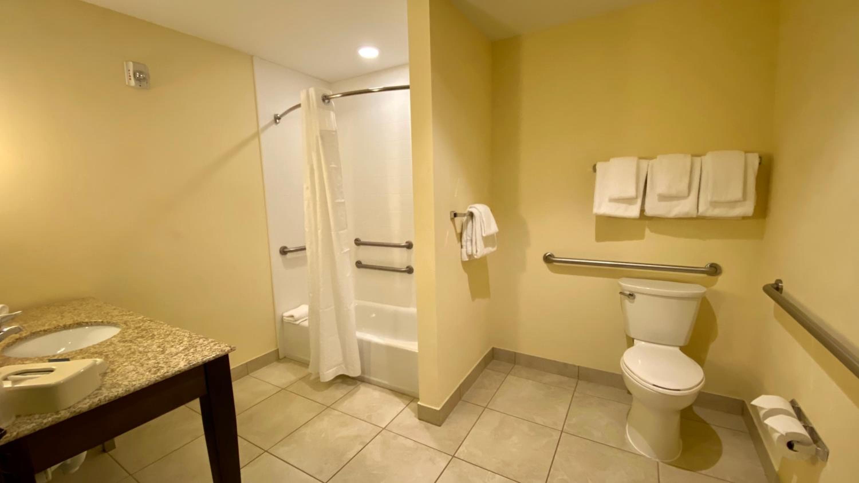 Holiday Inn Express Hotel & Suites Orlando East-UCF Area by IHG — 11