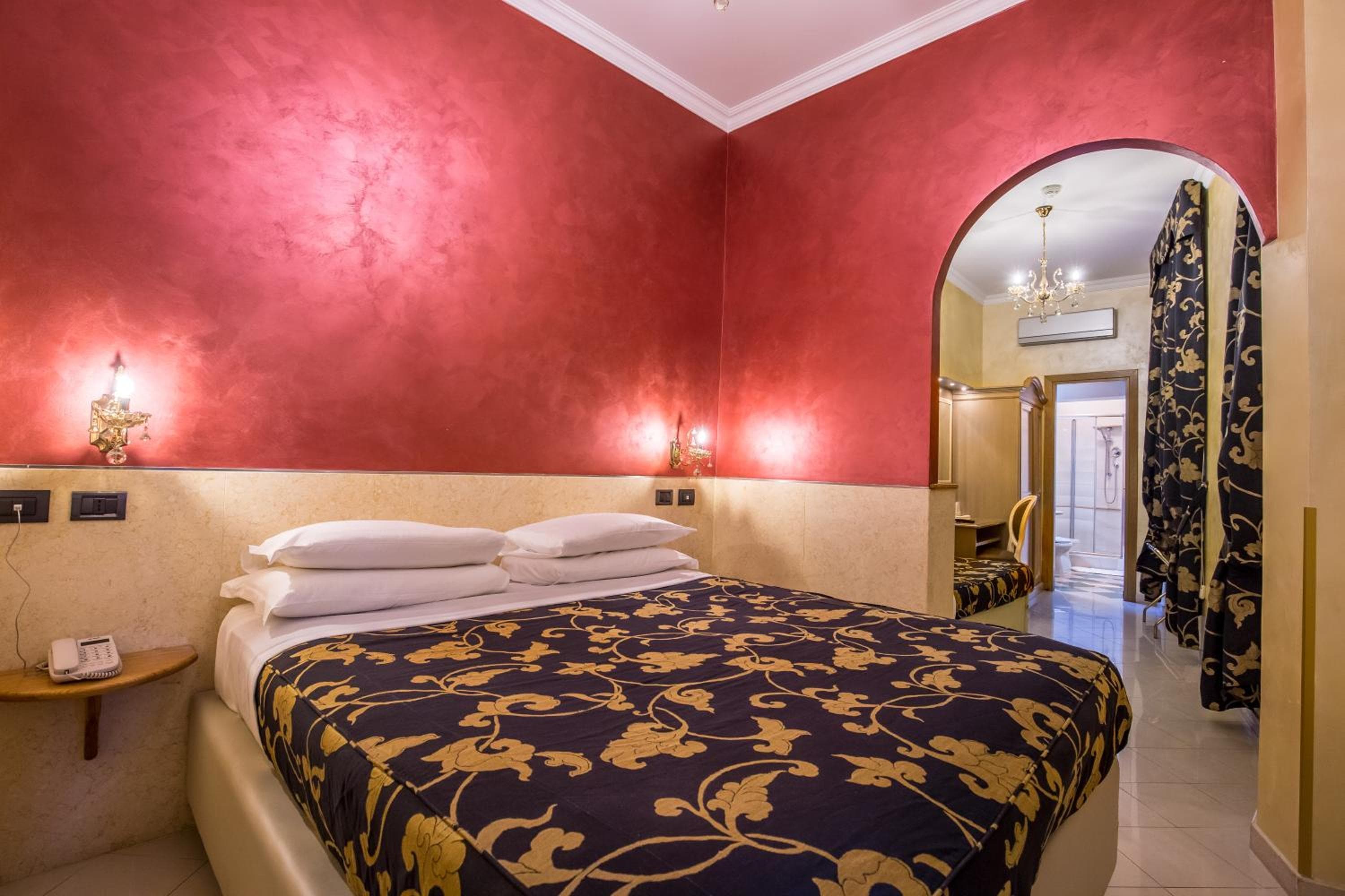 Hotel Fellini — 7