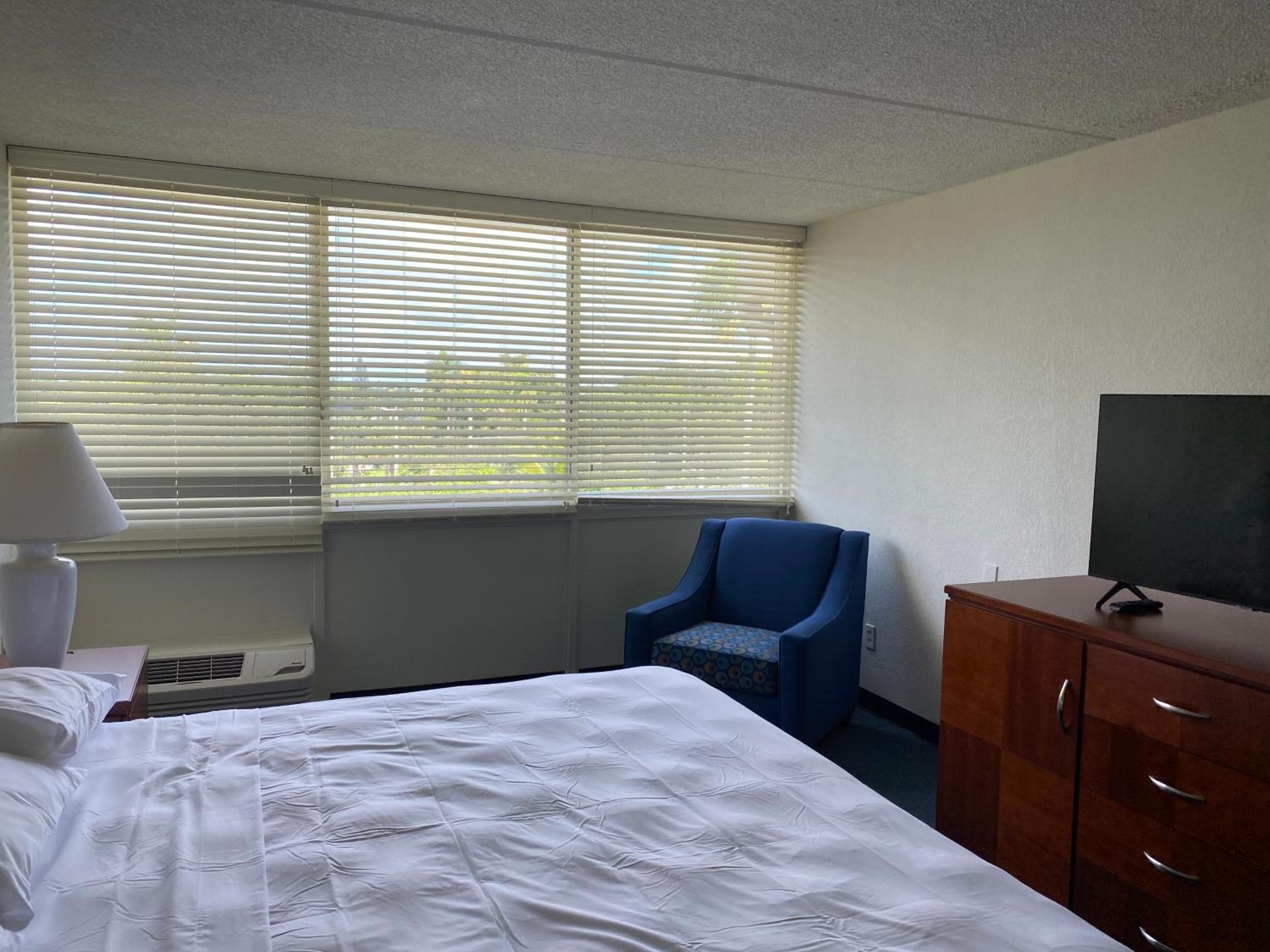 Miami Gardens Inn & Suites — 6