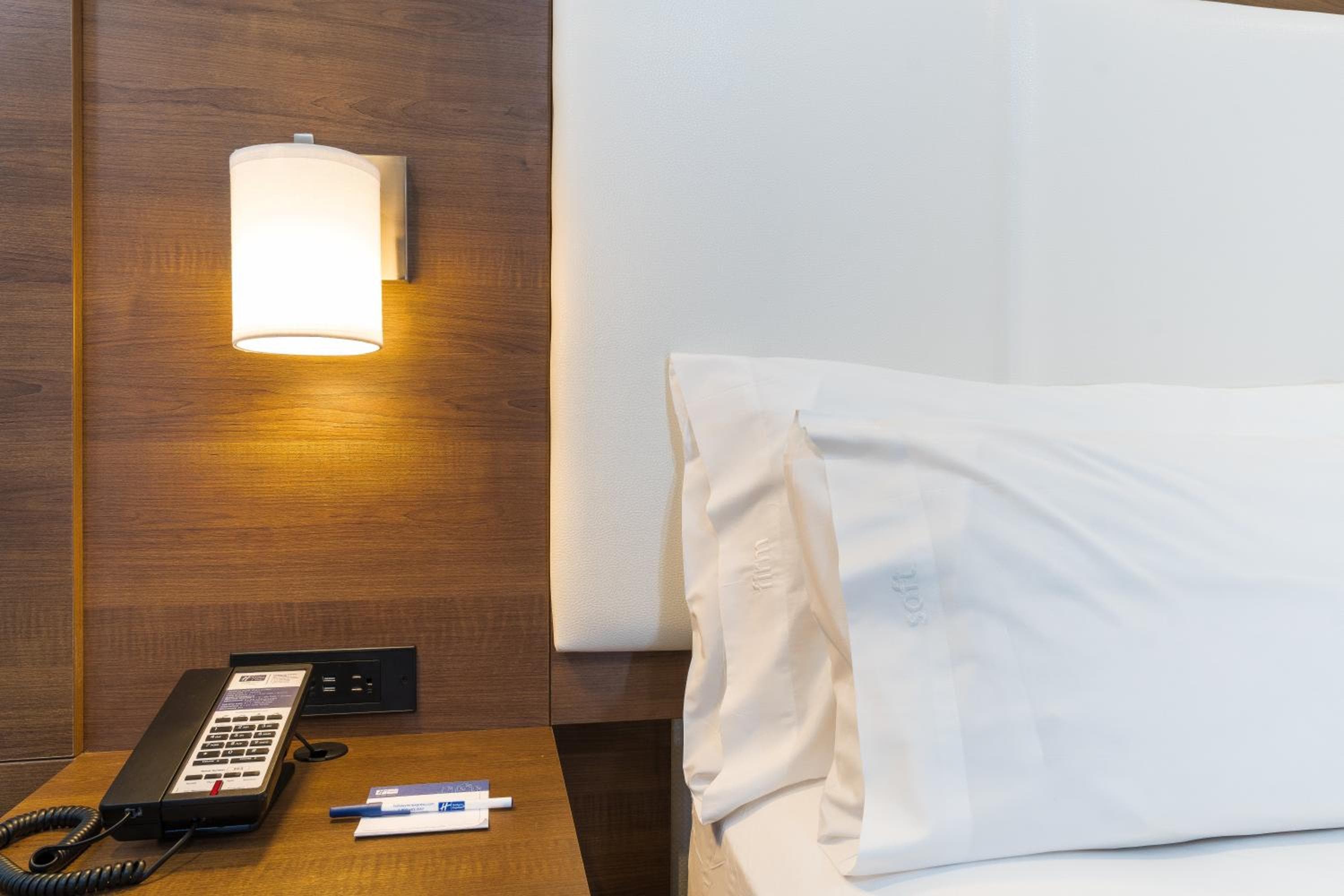 Holiday Inn Express Hollywood Walk of Fame by IHG — 16