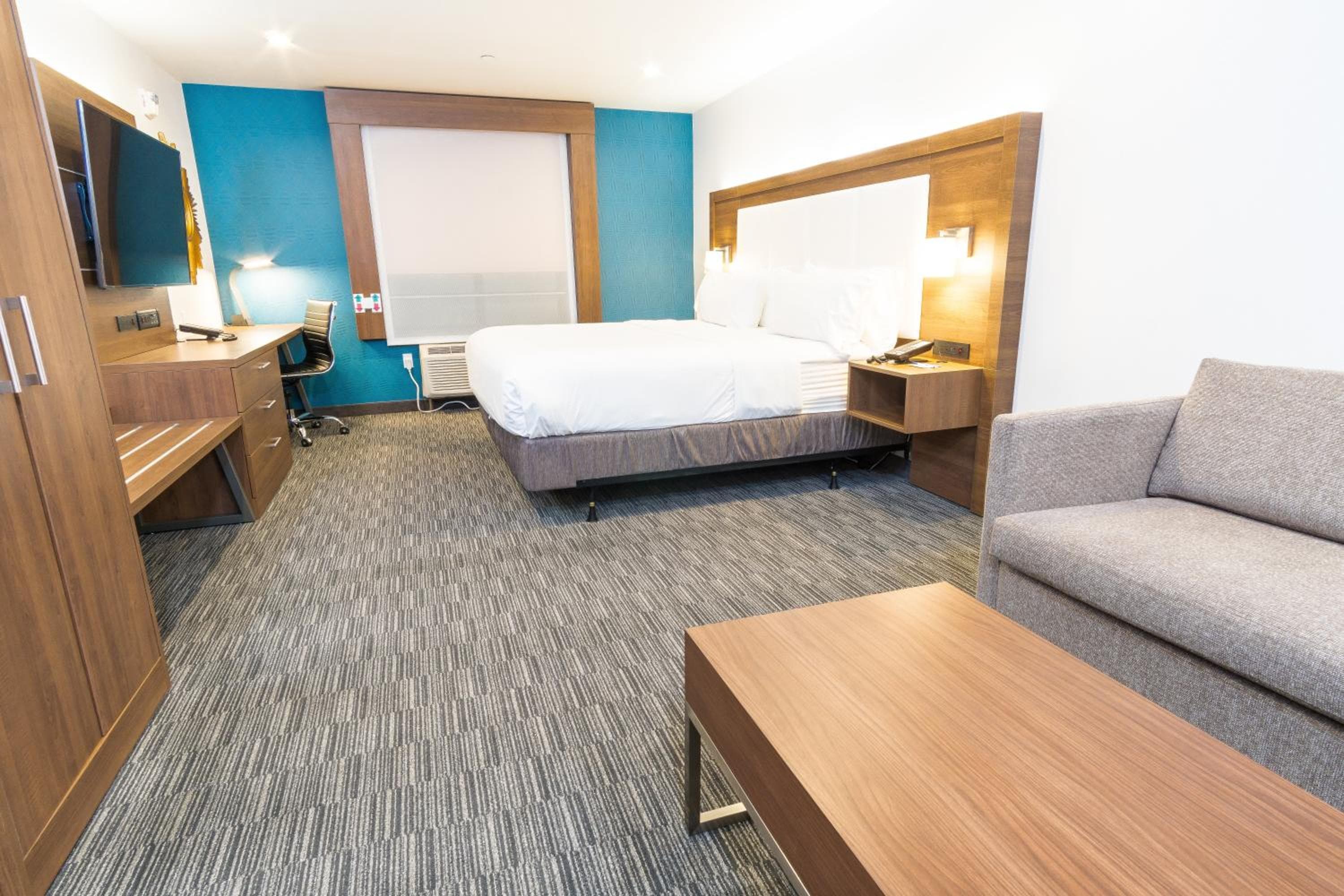 Holiday Inn Express Hollywood Walk of Fame by IHG — 10