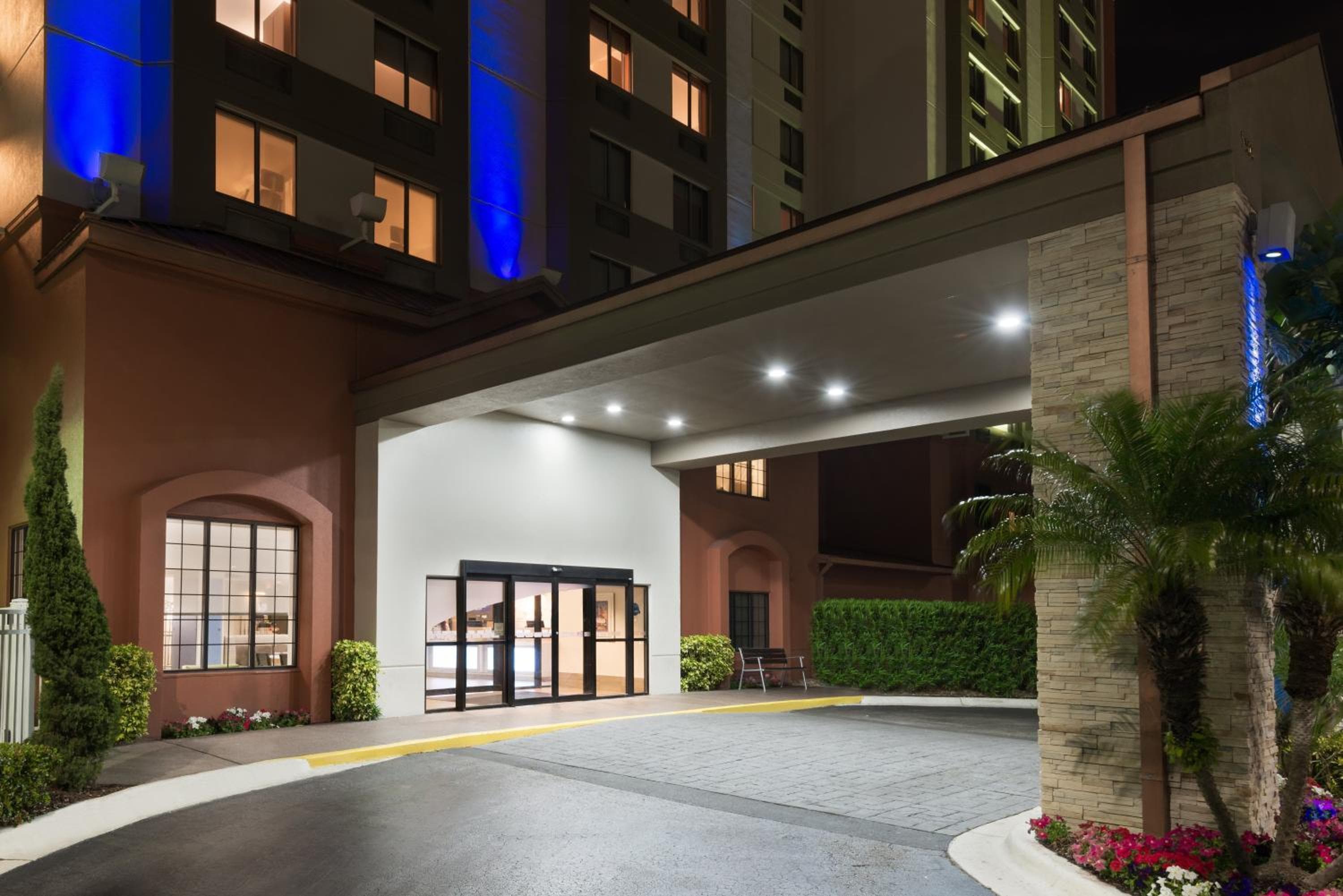 Holiday Inn Express & Suites - Nearest Universal Orlando by IHG — 4