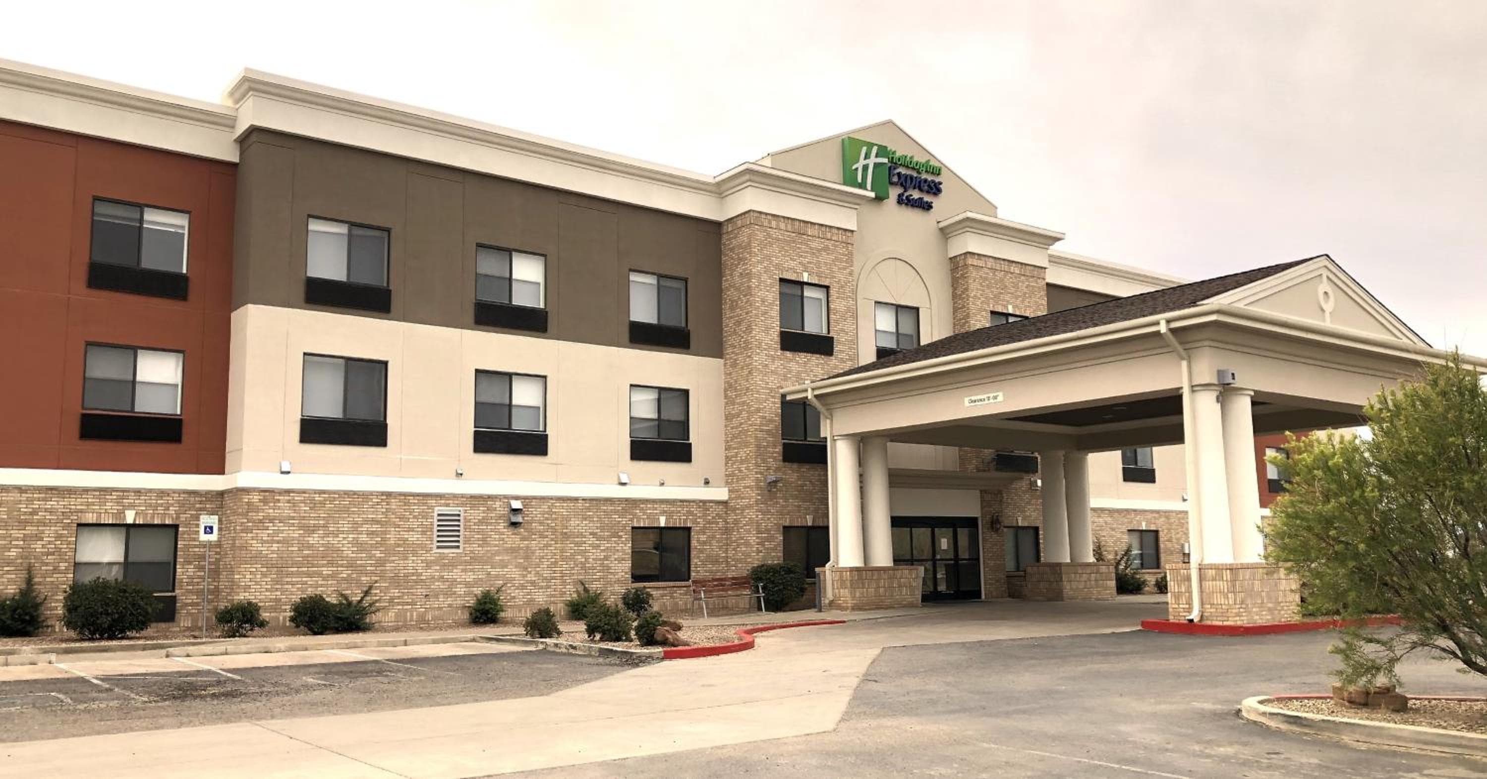 Holiday Inn Express Hotel & Suites Las Vegas NM by IHG — 1