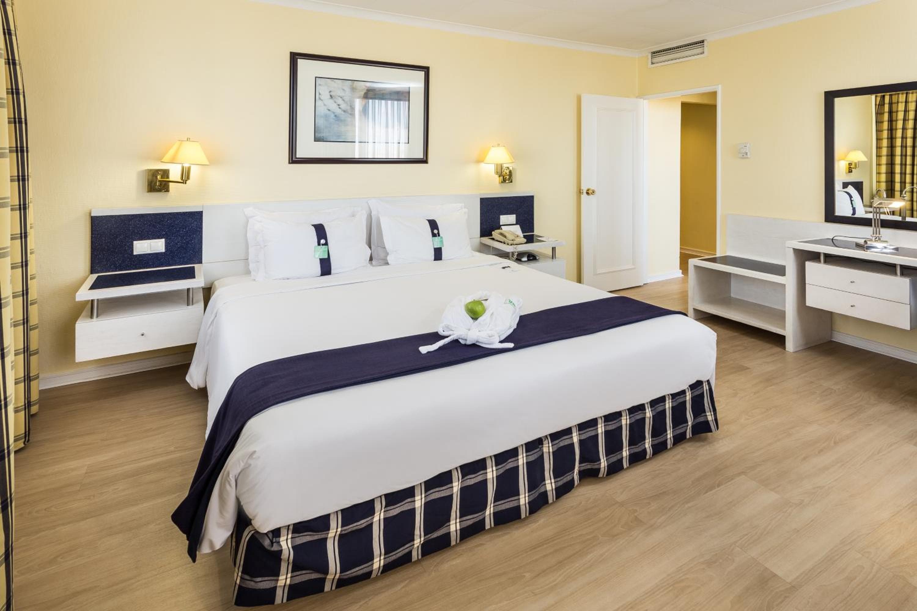 Holiday Inn Lisbon by IHG — 8