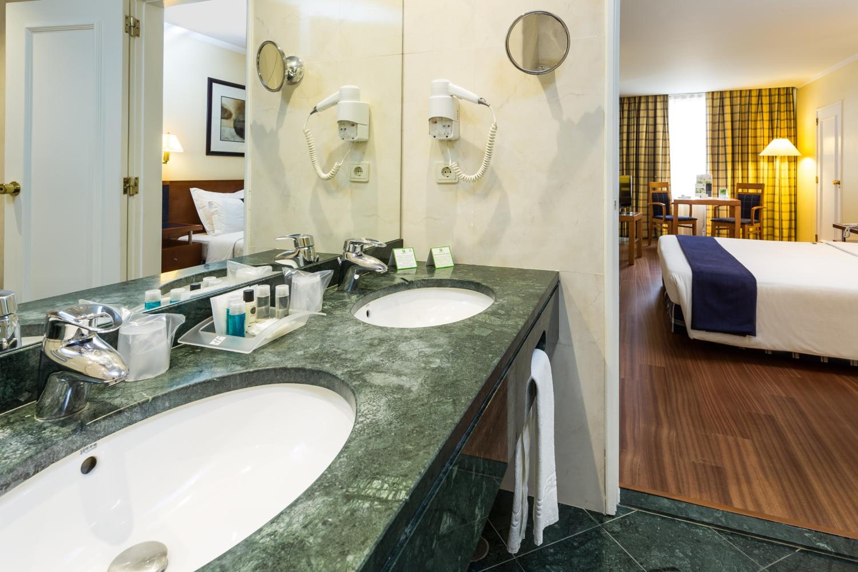 Holiday Inn Lisbon by IHG — 7