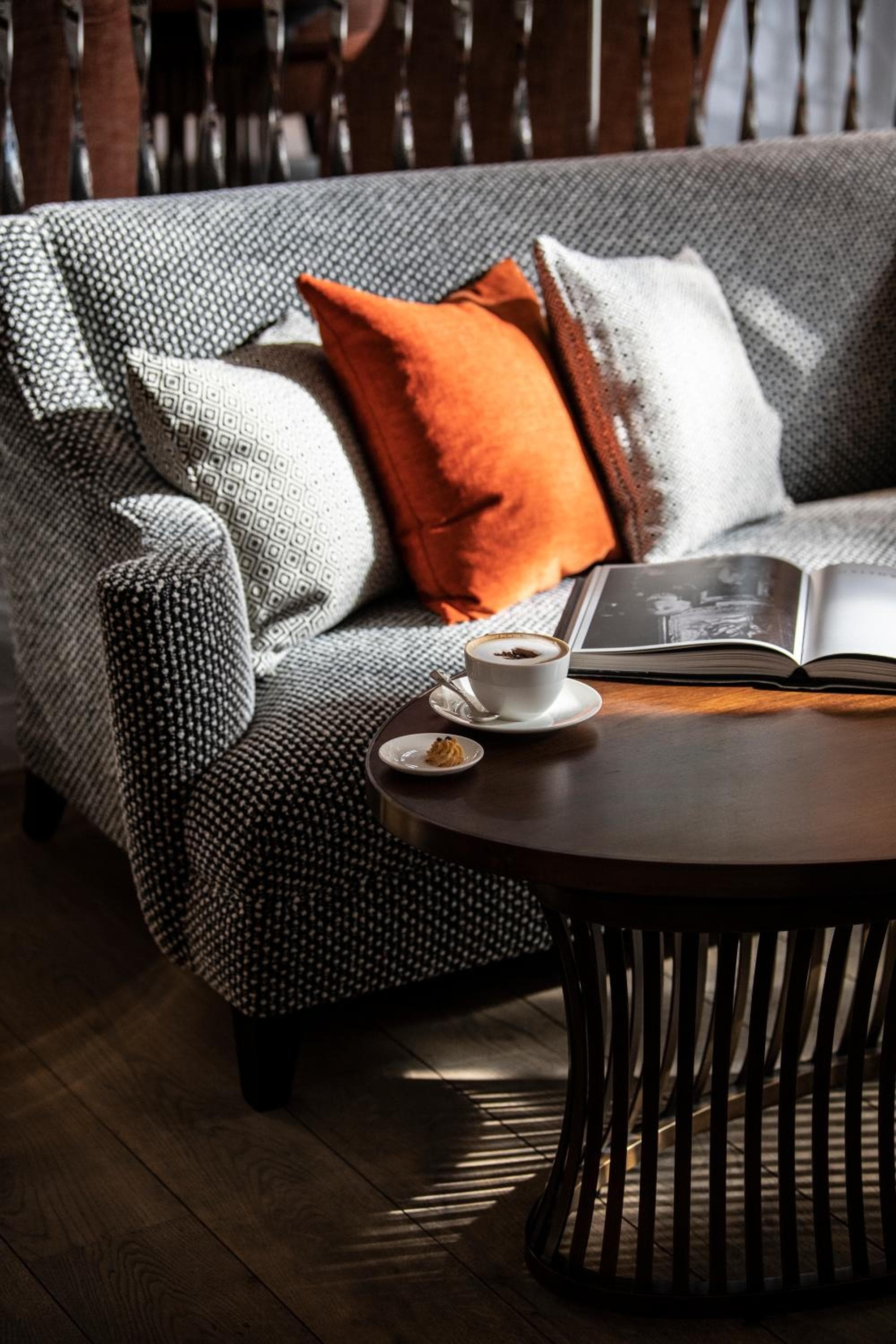 Un Aldwych — 27